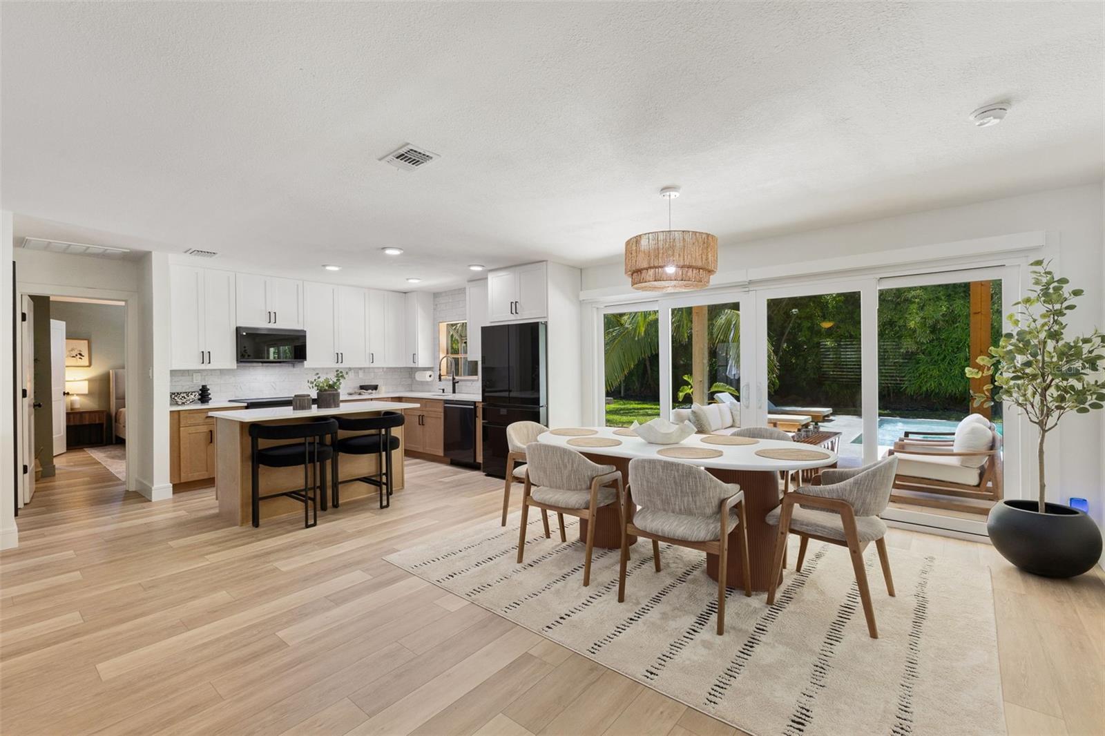 Image 20 of 67 For 4618 Bayshore Boulevard Ne