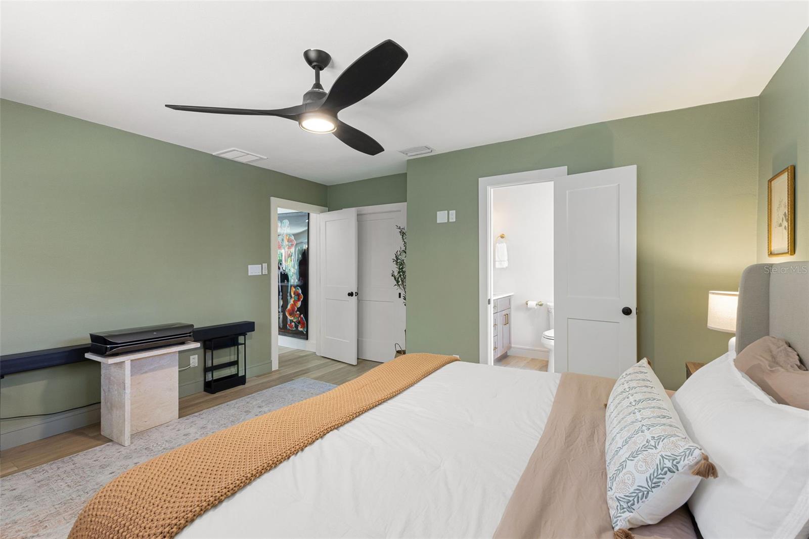 Image 23 of 67 For 4618 Bayshore Boulevard Ne