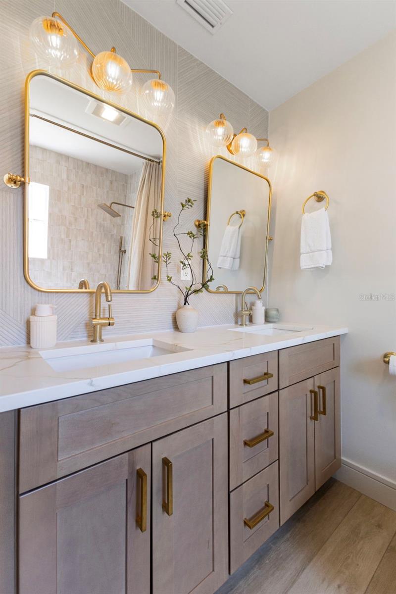 Image 24 of 67 For 4618 Bayshore Boulevard Ne