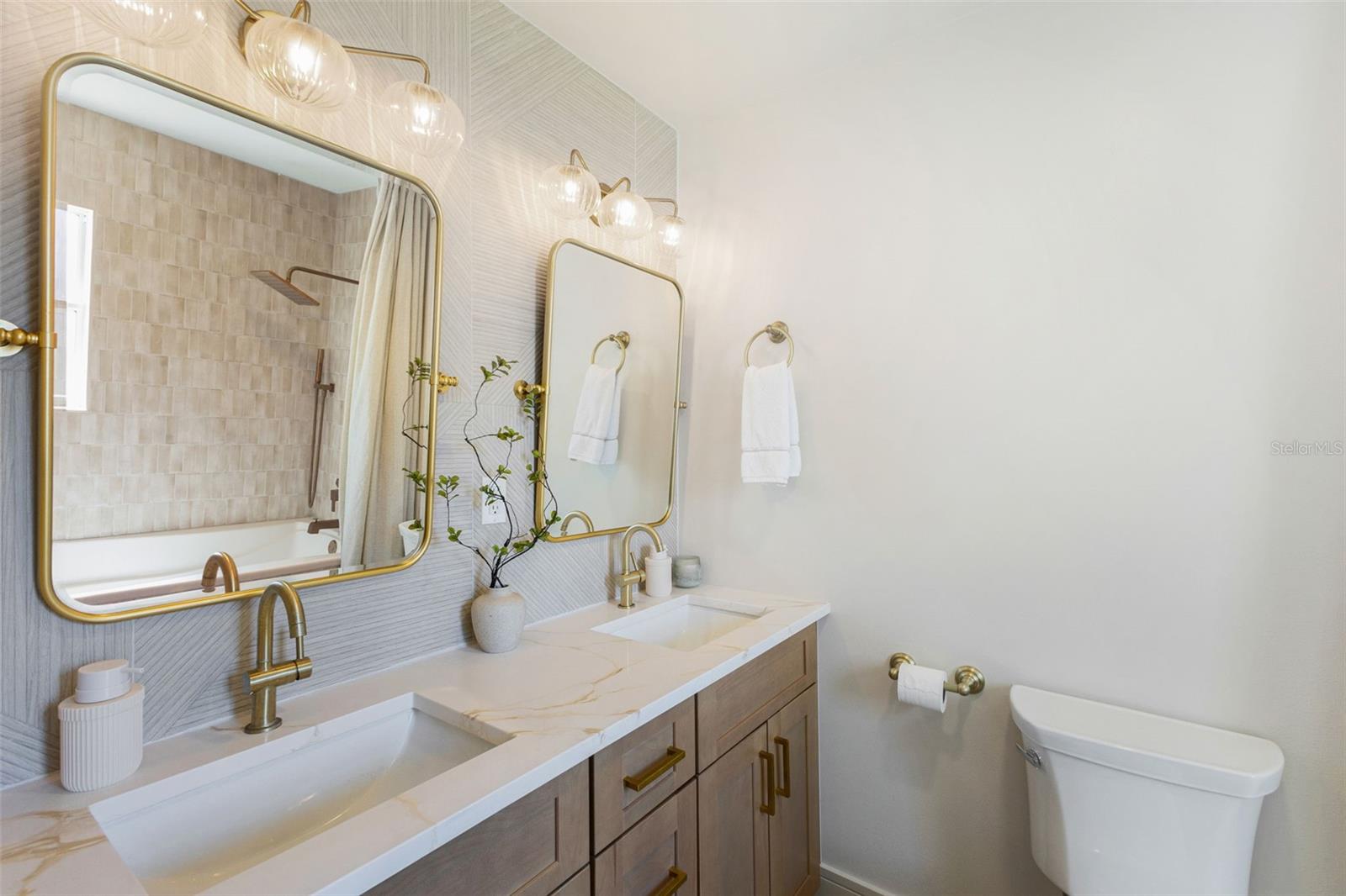 Image 25 of 67 For 4618 Bayshore Boulevard Ne