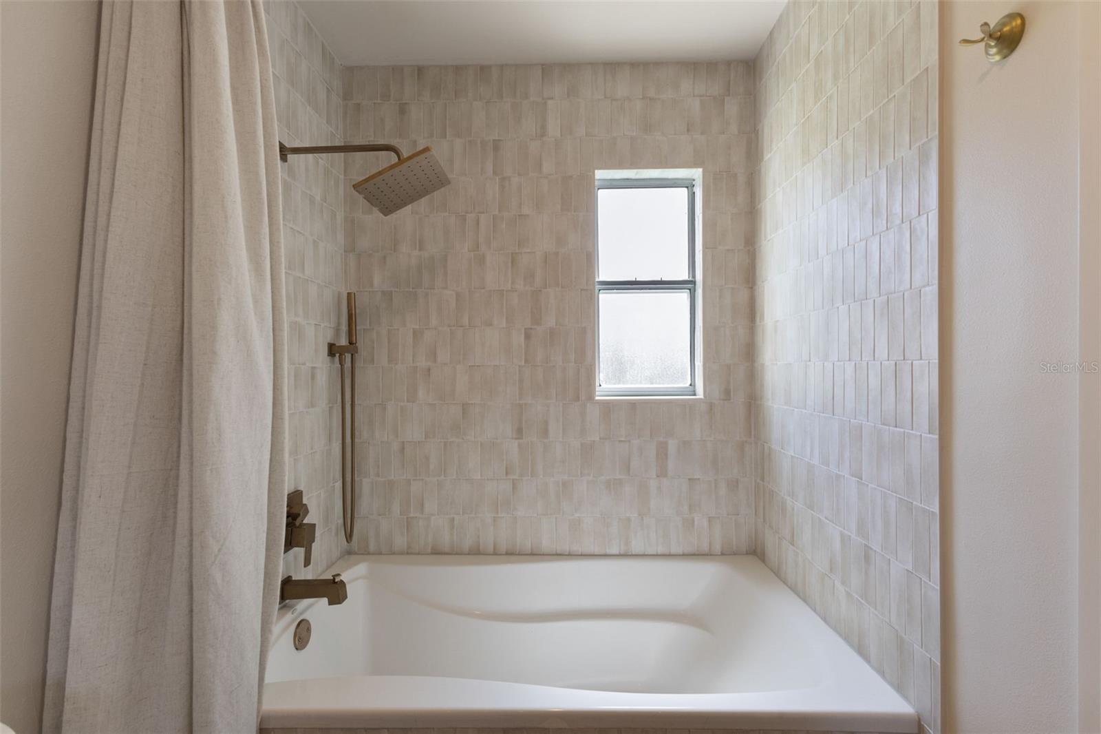 Image 28 of 67 For 4618 Bayshore Boulevard Ne