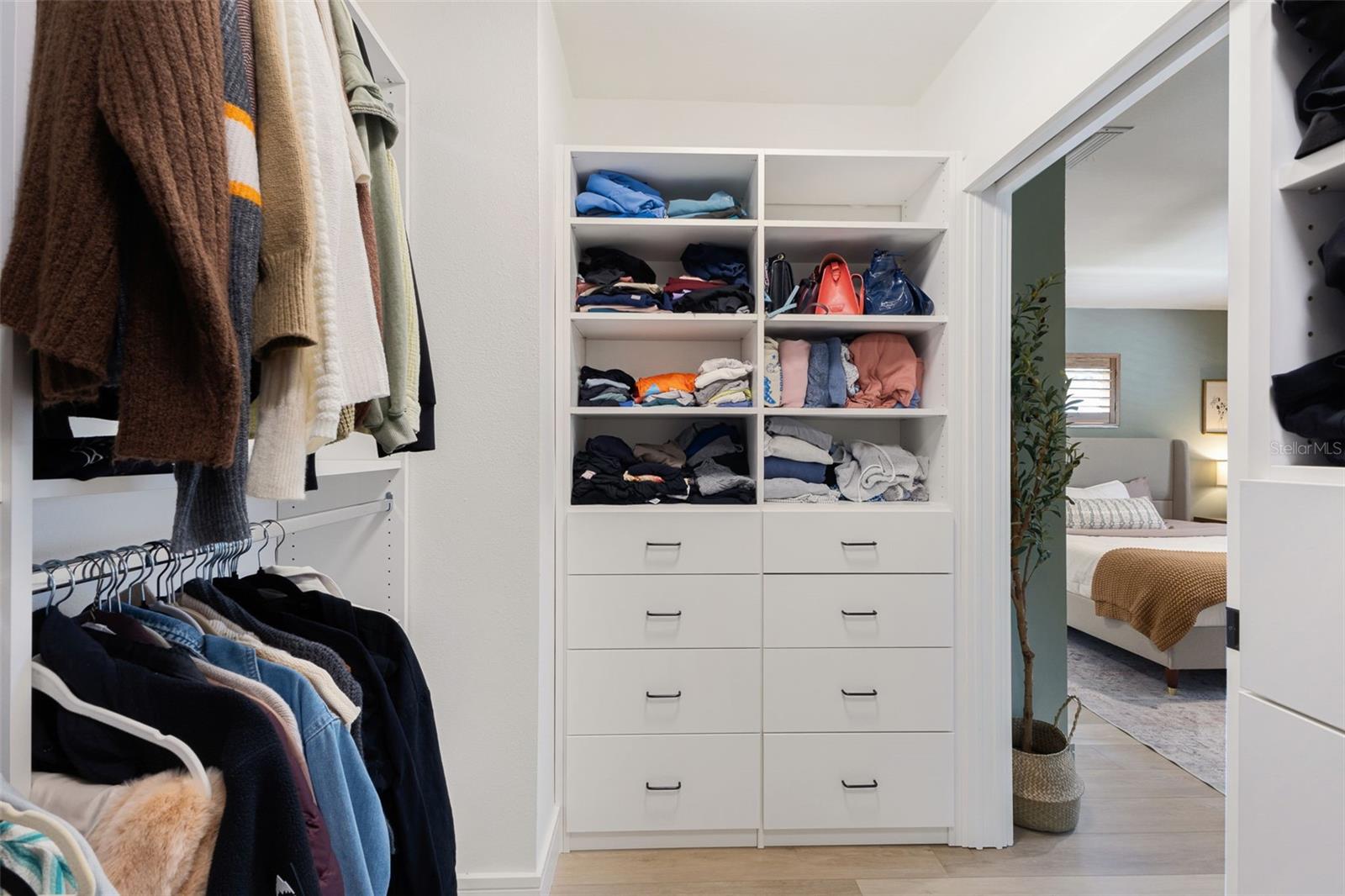 Image 29 of 67 For 4618 Bayshore Boulevard Ne