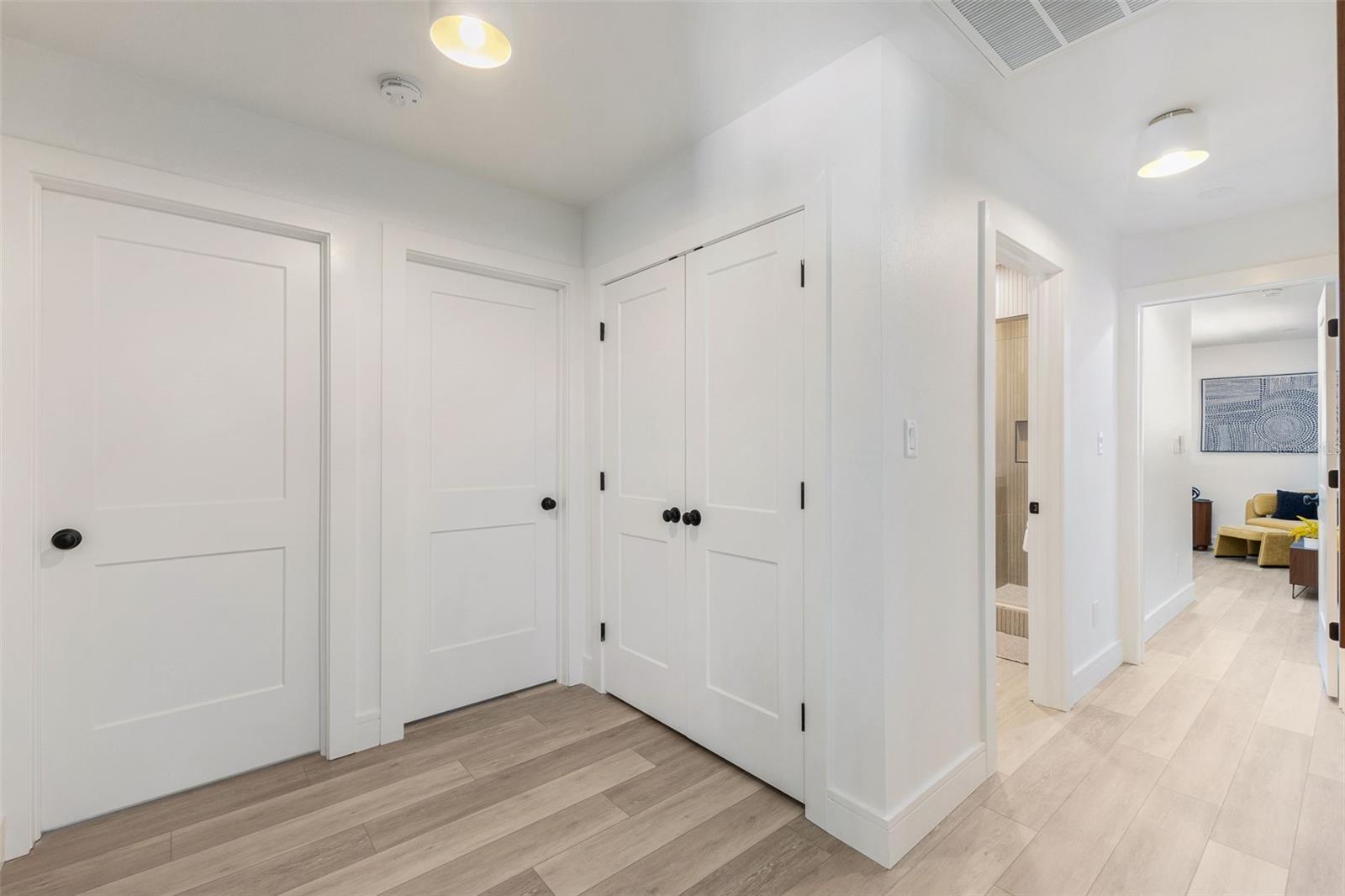 Image 32 of 67 For 4618 Bayshore Boulevard Ne