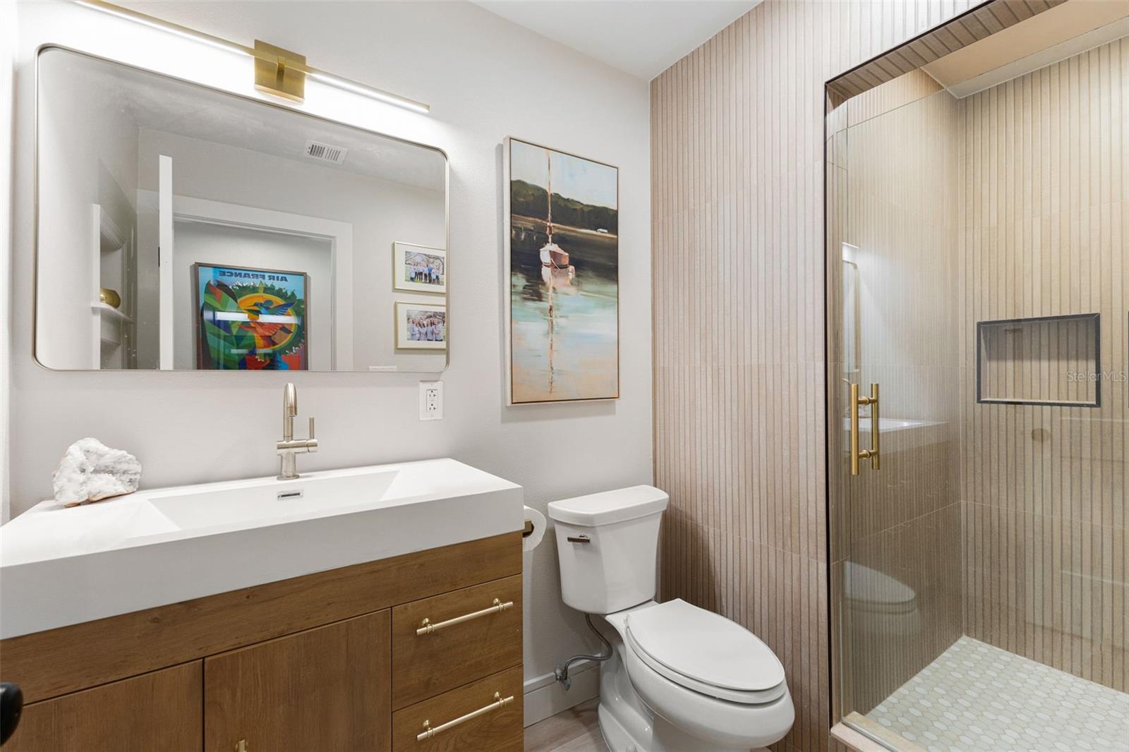 Image 33 of 67 For 4618 Bayshore Boulevard Ne