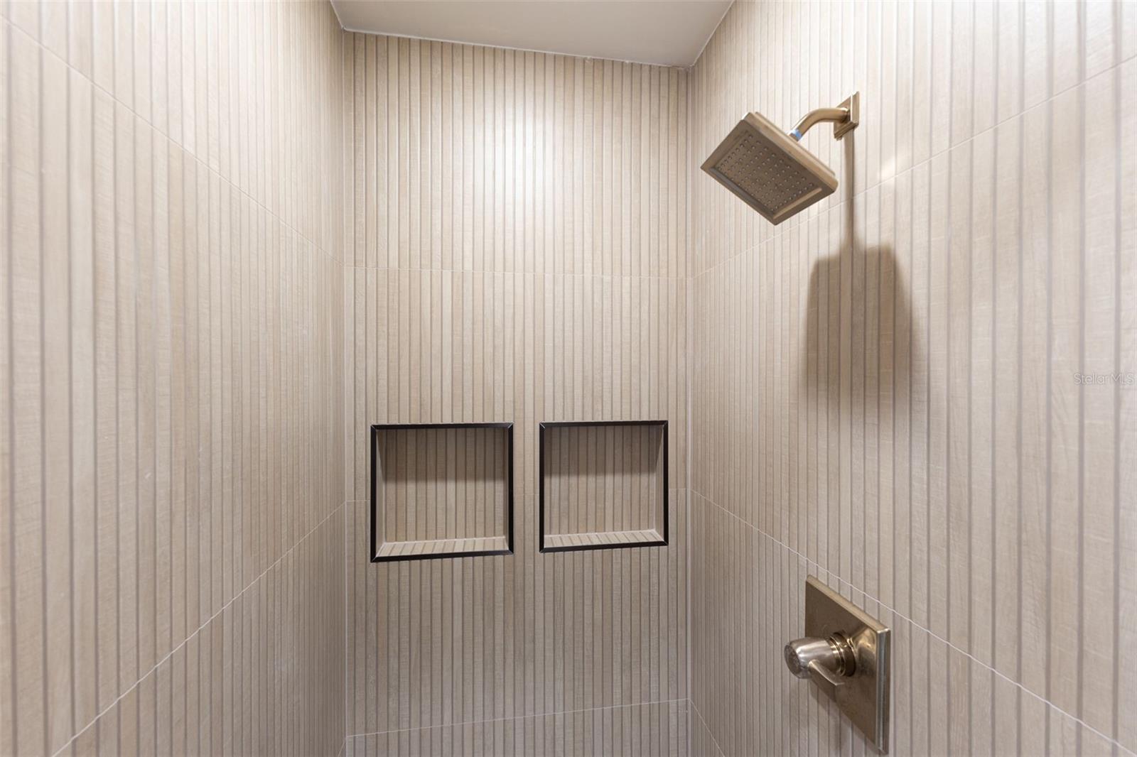 Image 35 of 67 For 4618 Bayshore Boulevard Ne