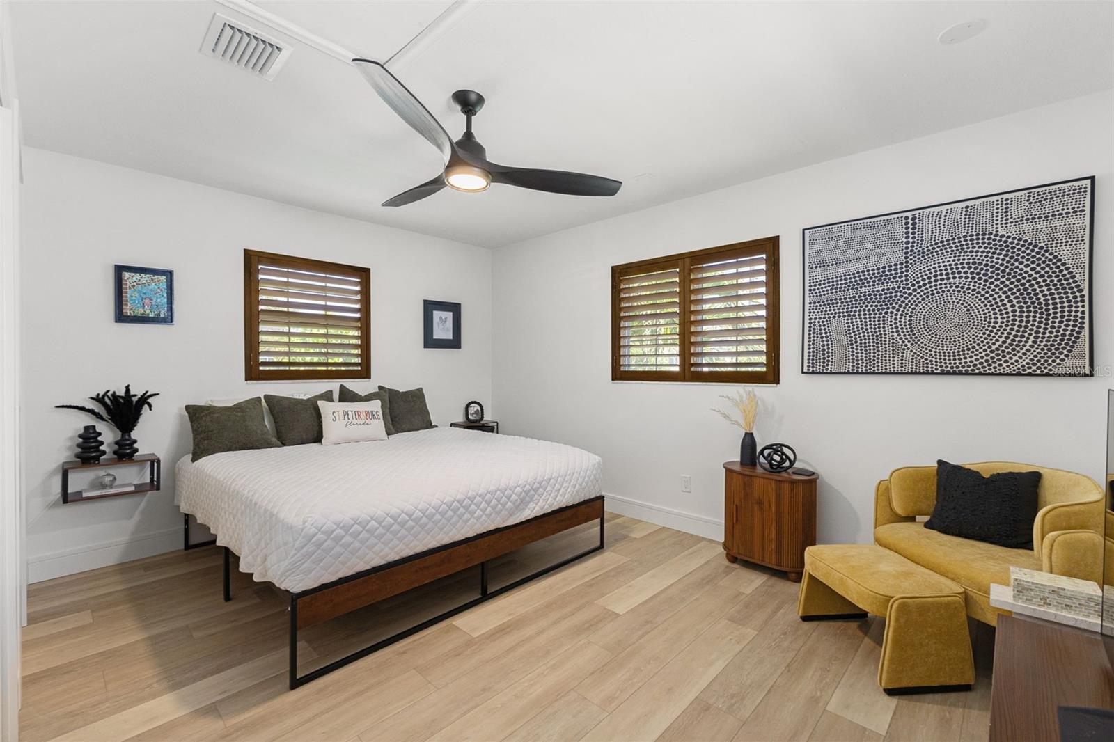 Image 36 of 67 For 4618 Bayshore Boulevard Ne