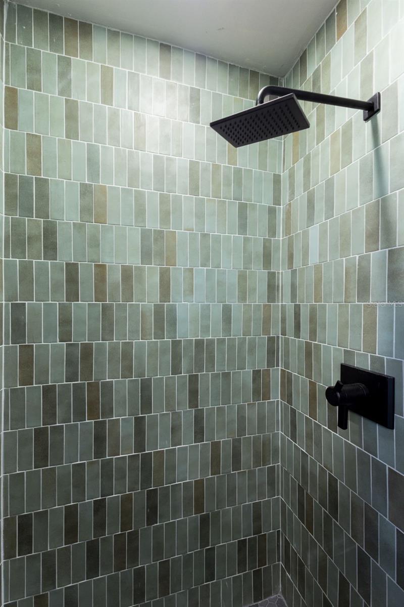 Image 39 of 67 For 4618 Bayshore Boulevard Ne