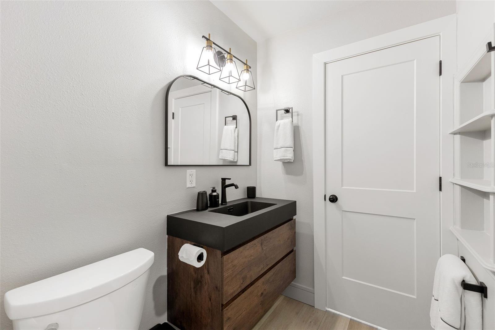 Image 41 of 67 For 4618 Bayshore Boulevard Ne