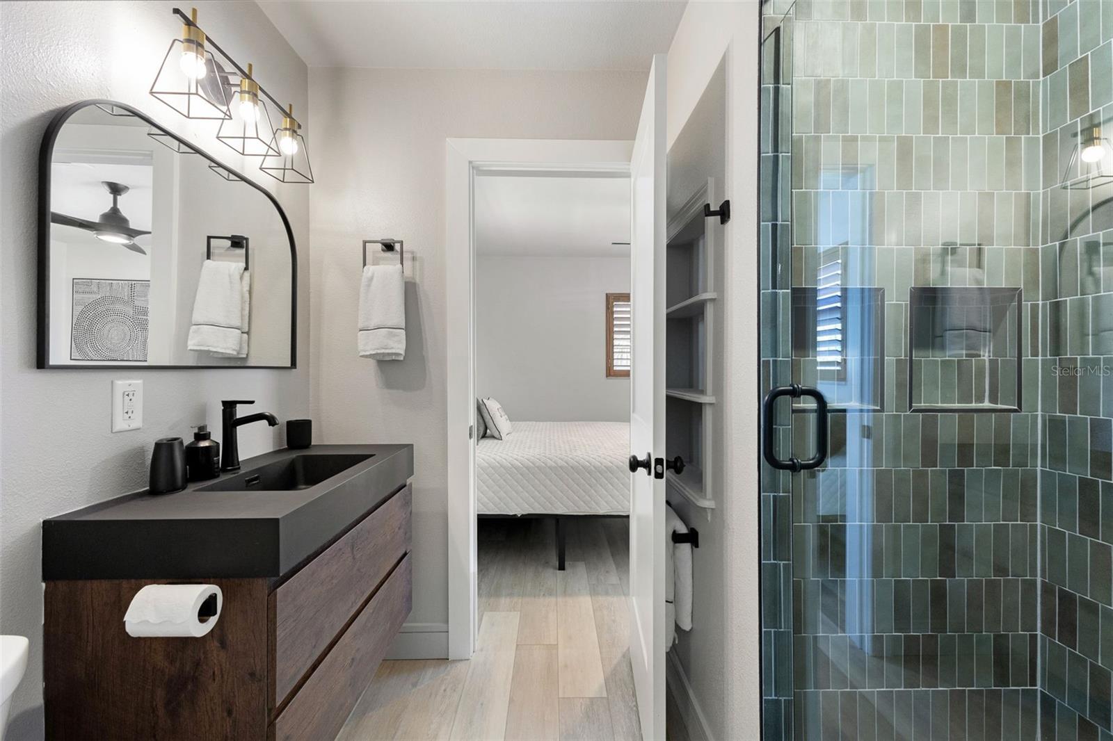 Image 42 of 67 For 4618 Bayshore Boulevard Ne