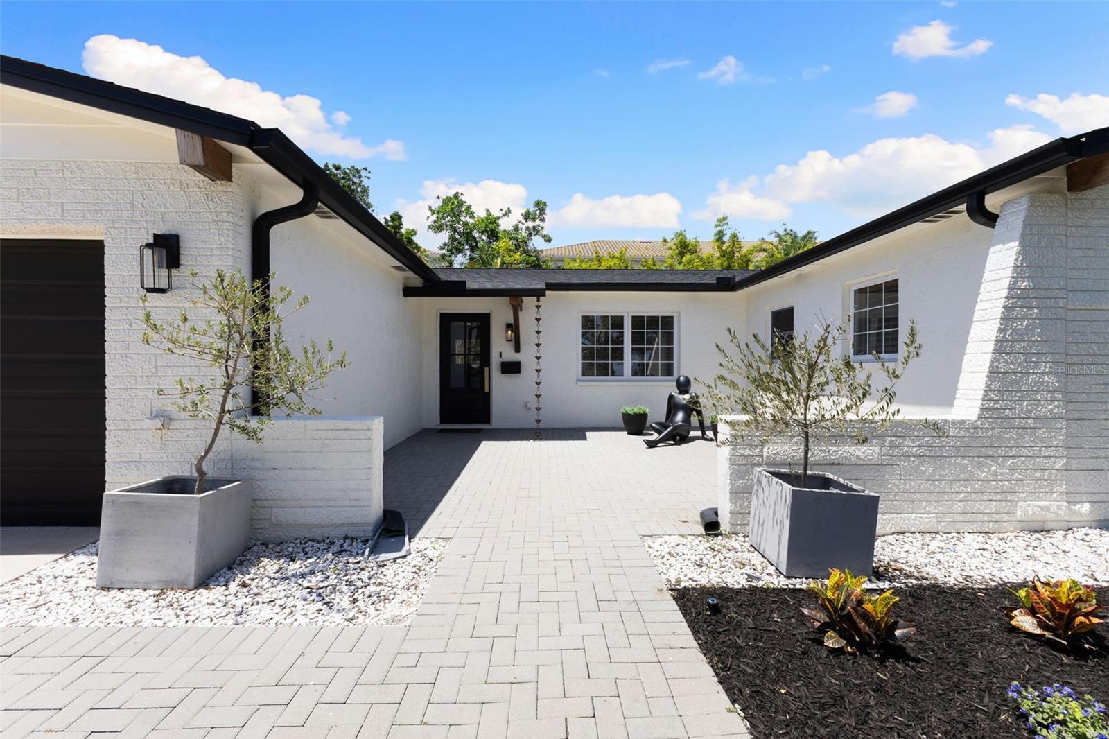 Image 5 of 67 For 4618 Bayshore Boulevard Ne