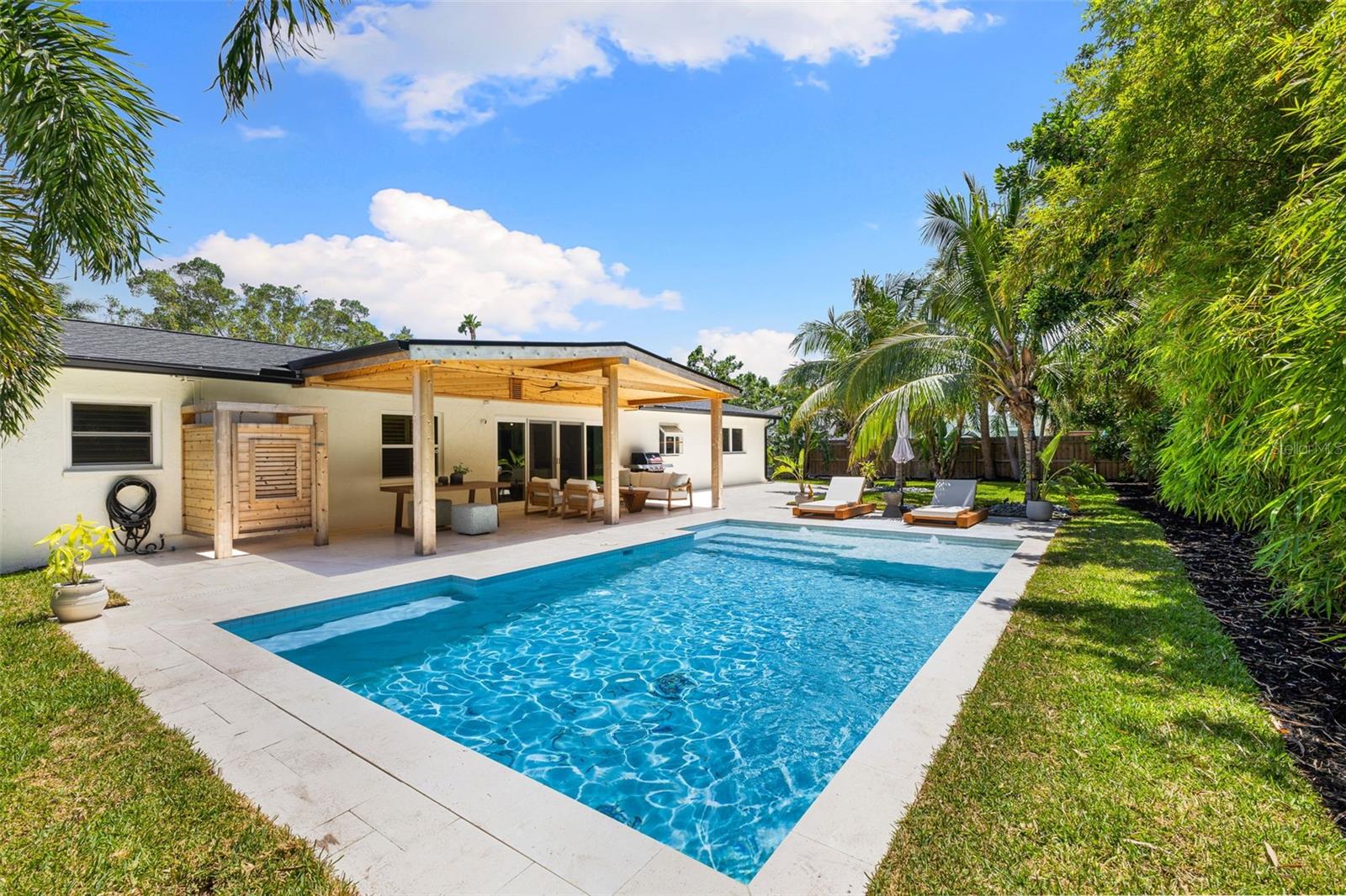 Image 51 of 67 For 4618 Bayshore Boulevard Ne