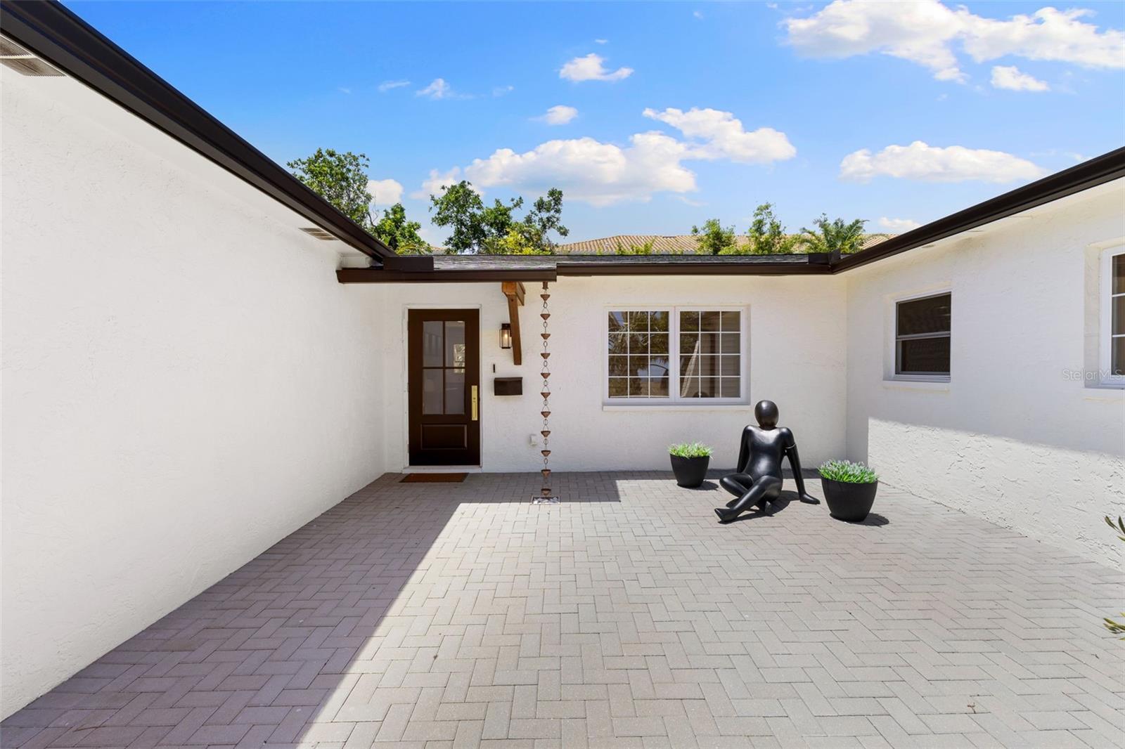 Image 6 of 67 For 4618 Bayshore Boulevard Ne