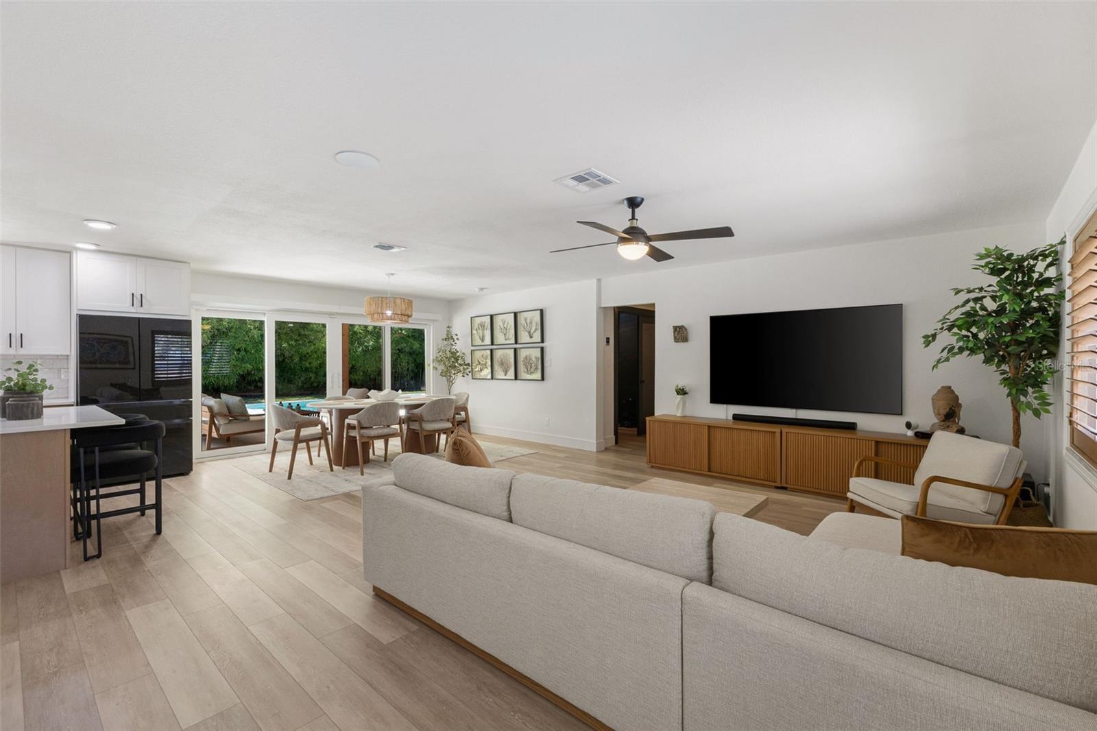 Image 7 of 67 For 4618 Bayshore Boulevard Ne