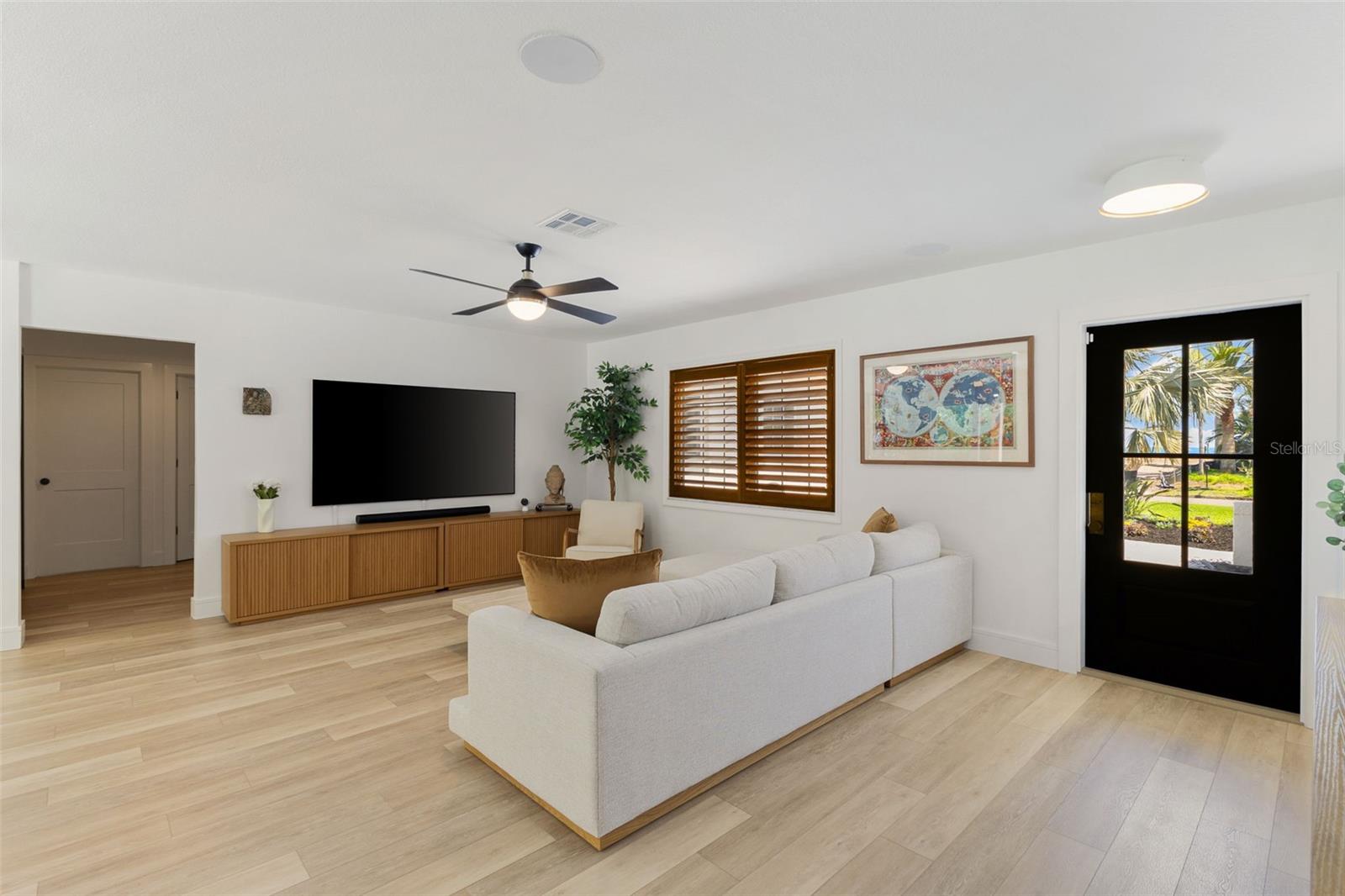 Image 8 of 67 For 4618 Bayshore Boulevard Ne