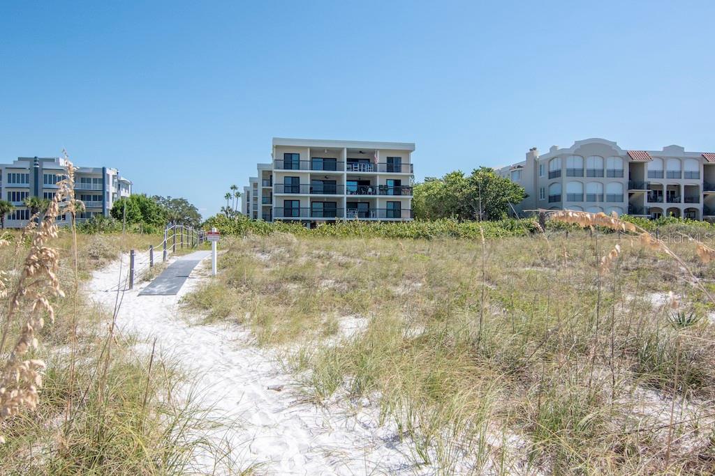 Image 49 of 79 For 3200 Gulf Boulevard 103