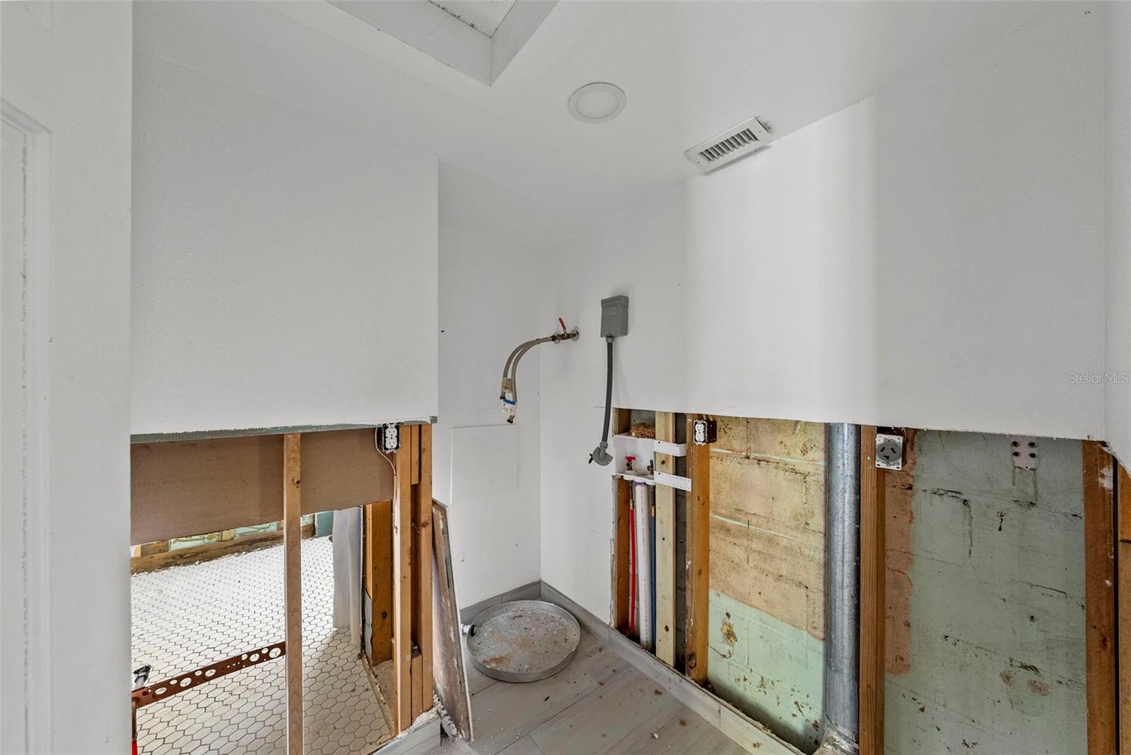 Image 27 of 48 For 2657 44th Street S