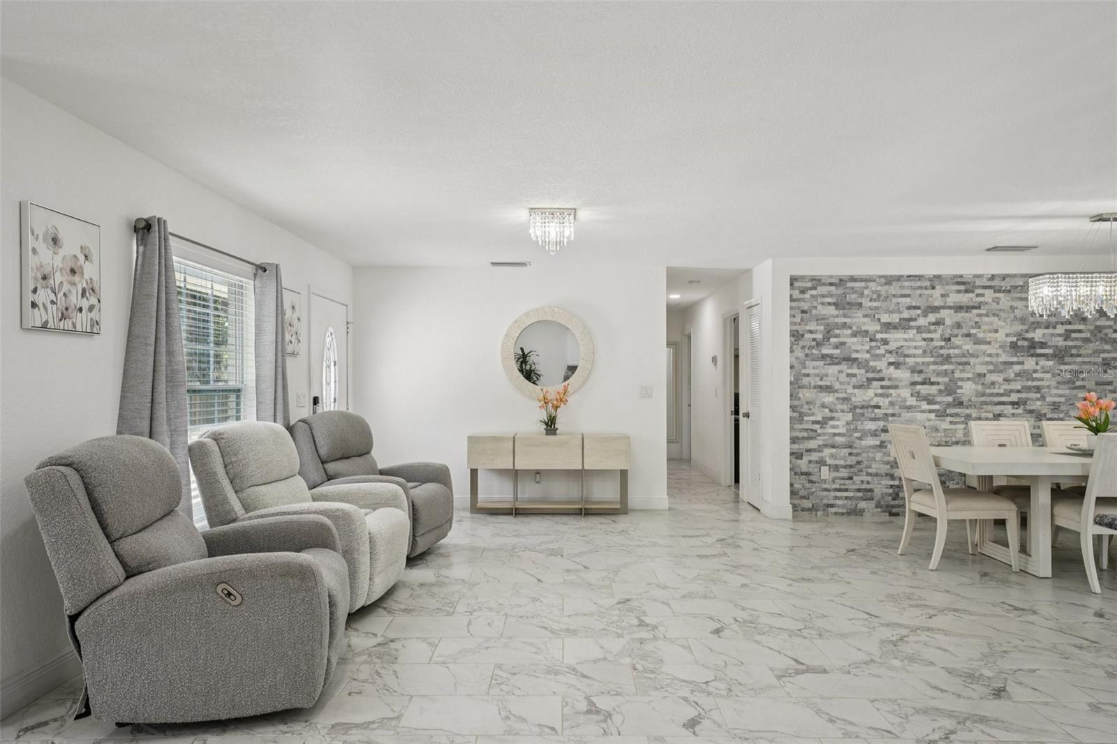 Image 4 of 36 For 1414 Seffner Valrico Road