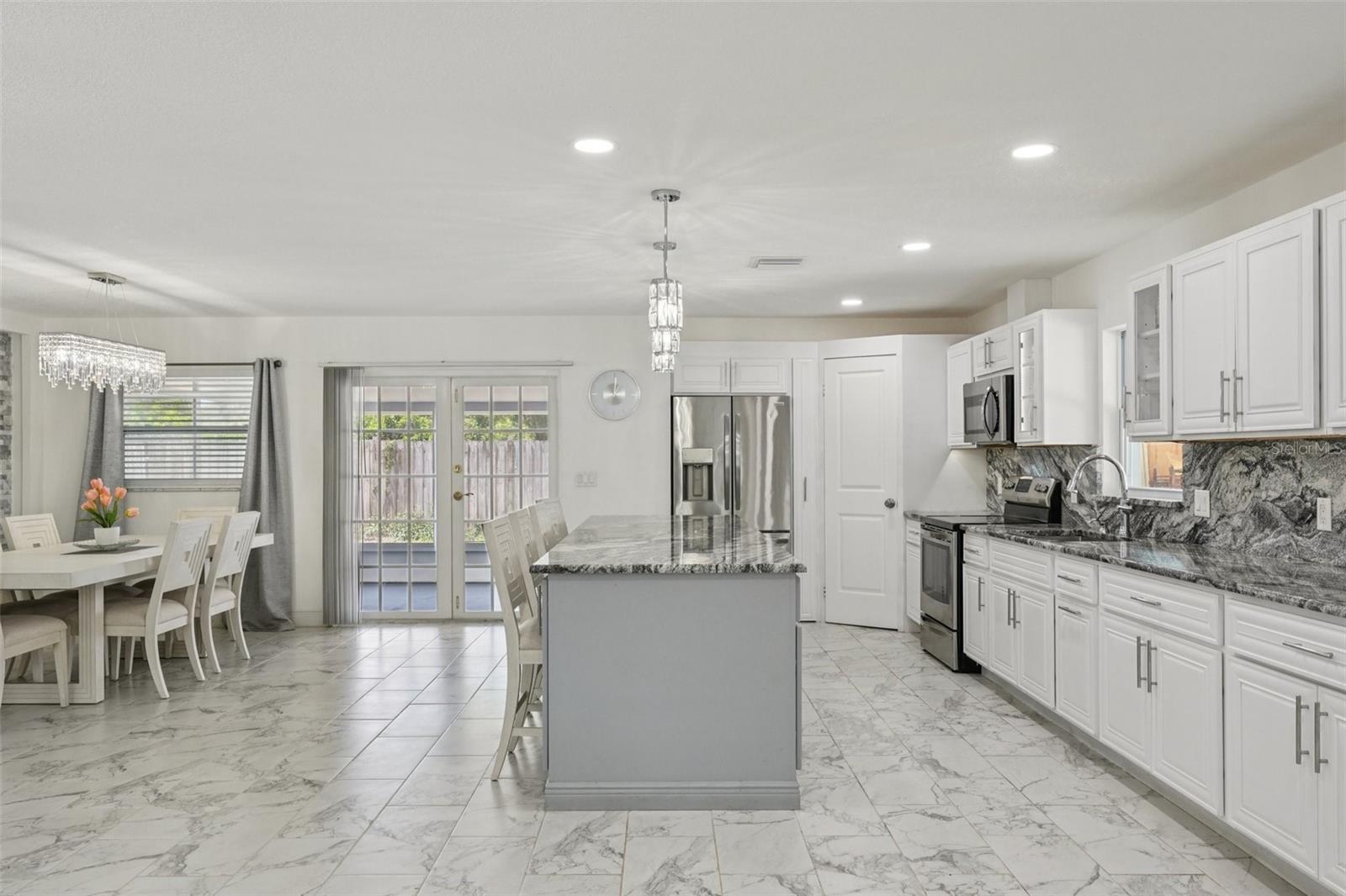 Image 8 of 36 For 1414 Seffner Valrico Road