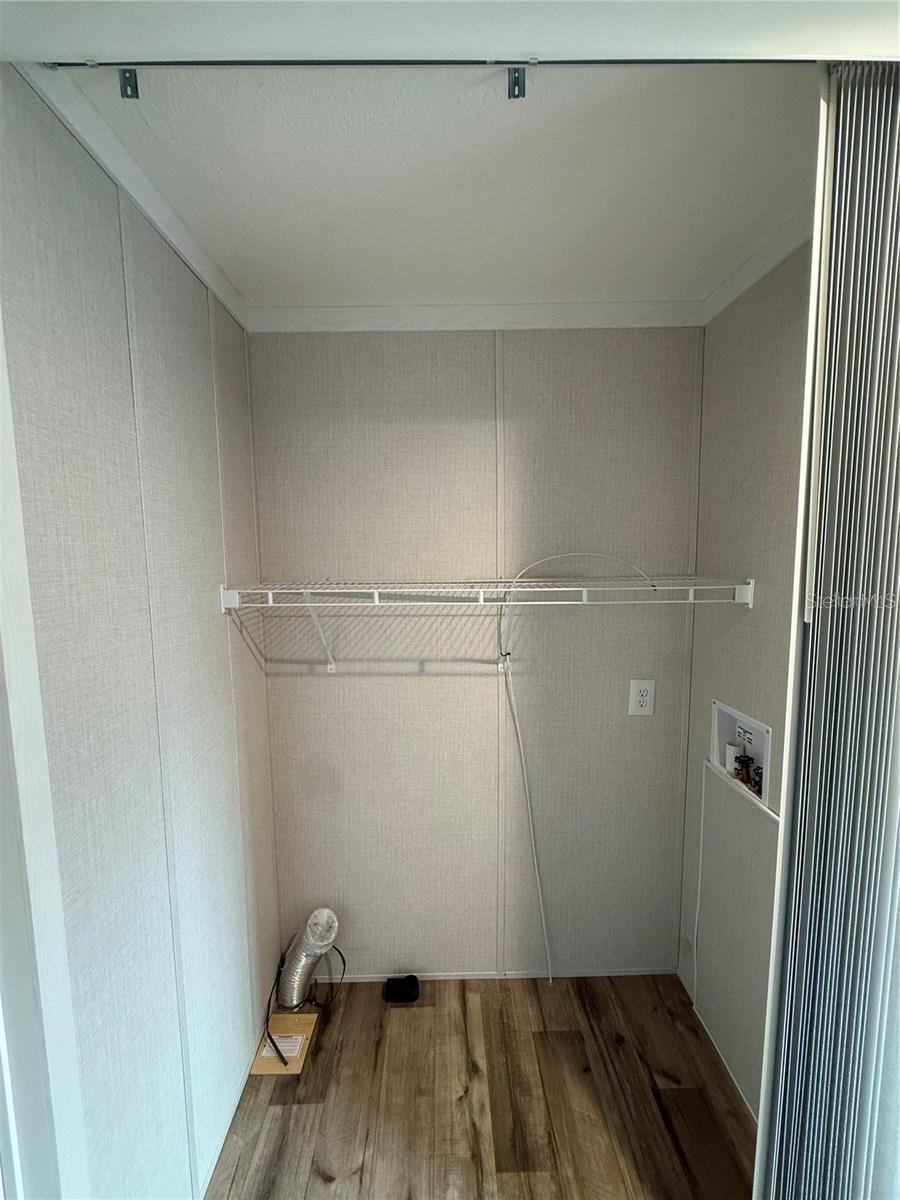 Listing photo id 14 for 7801 34th Avenue N 30