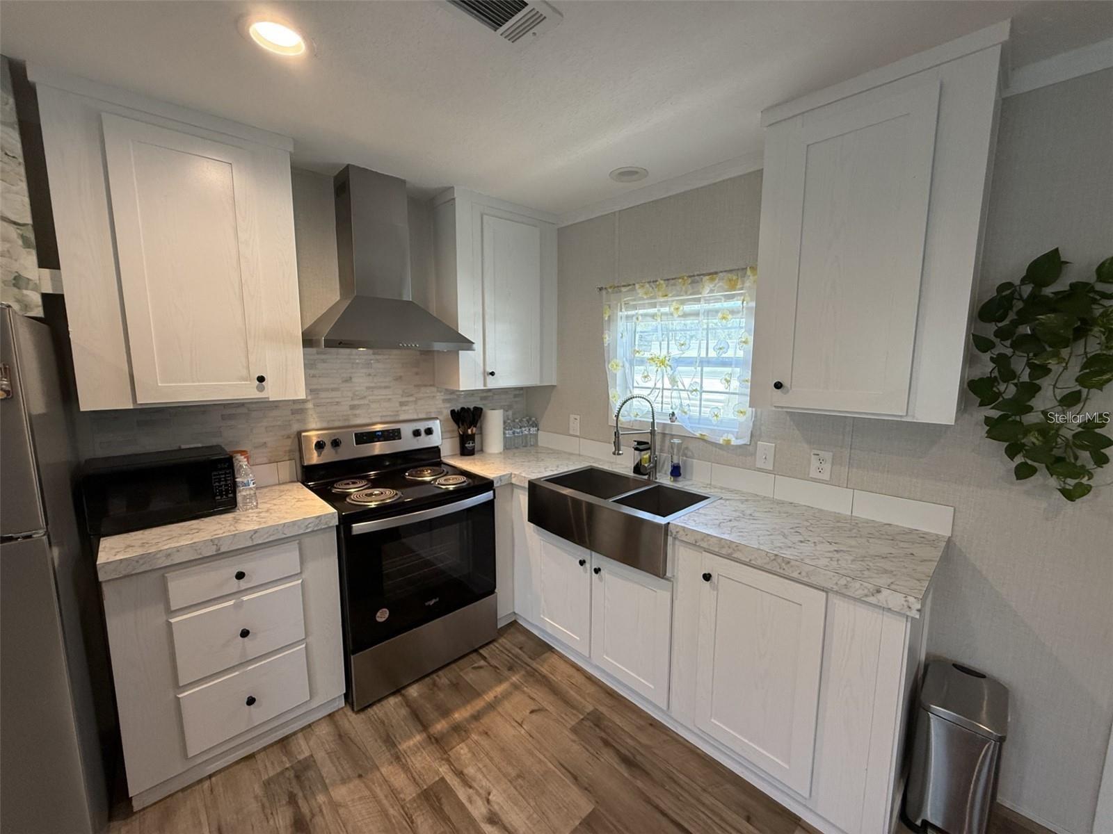 Listing photo id 0 for 7801 34th Avenue N 30