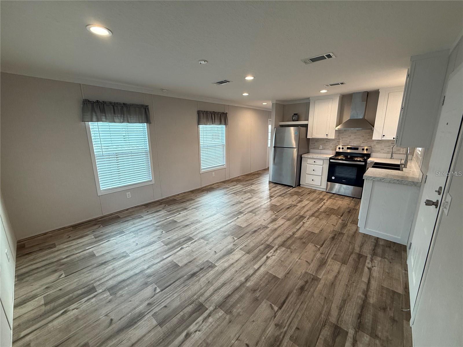 Listing photo id 18 for 7801 34th Avenue N 30