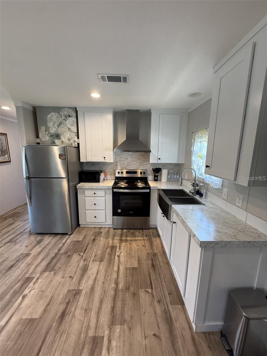 Listing photo id 19 for 7801 34th Avenue N 30