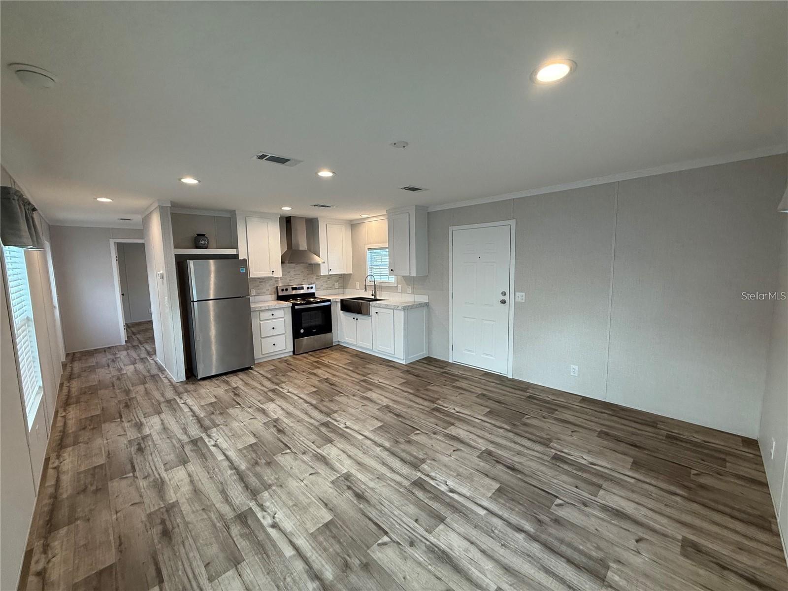 Listing photo id 1 for 7801 34th Avenue N 30