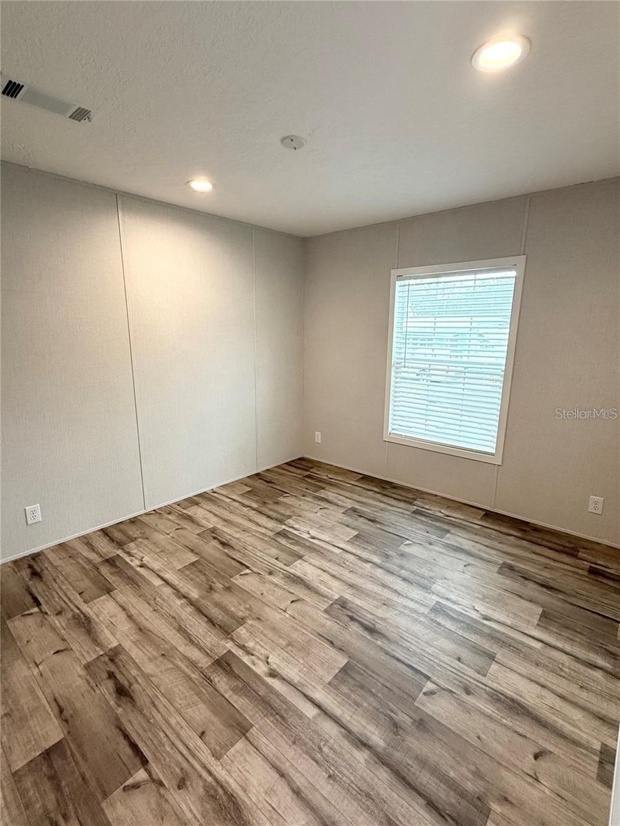 Listing photo id 3 for 7801 34th Avenue N 30