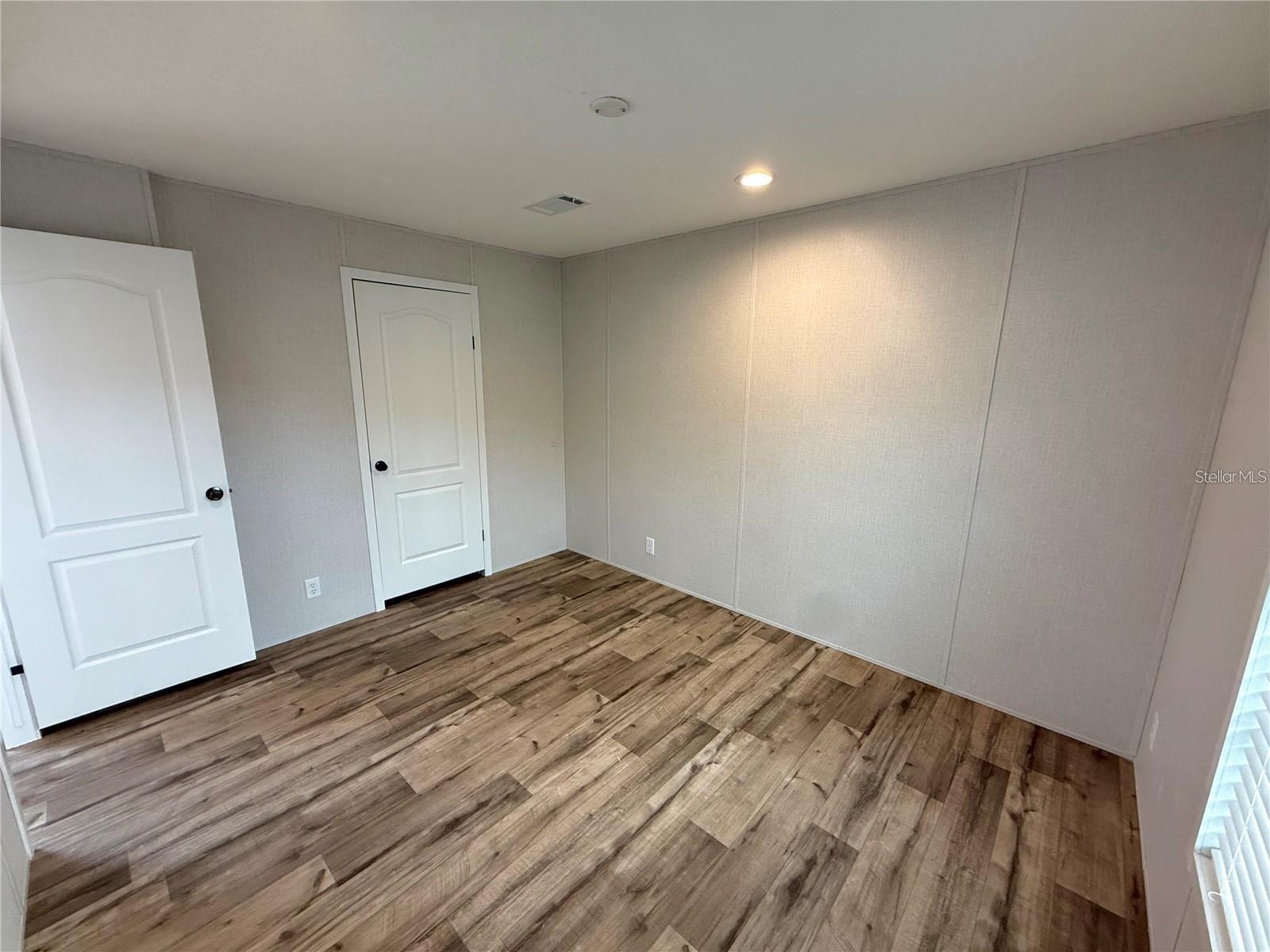 Listing photo id 4 for 7801 34th Avenue N 30