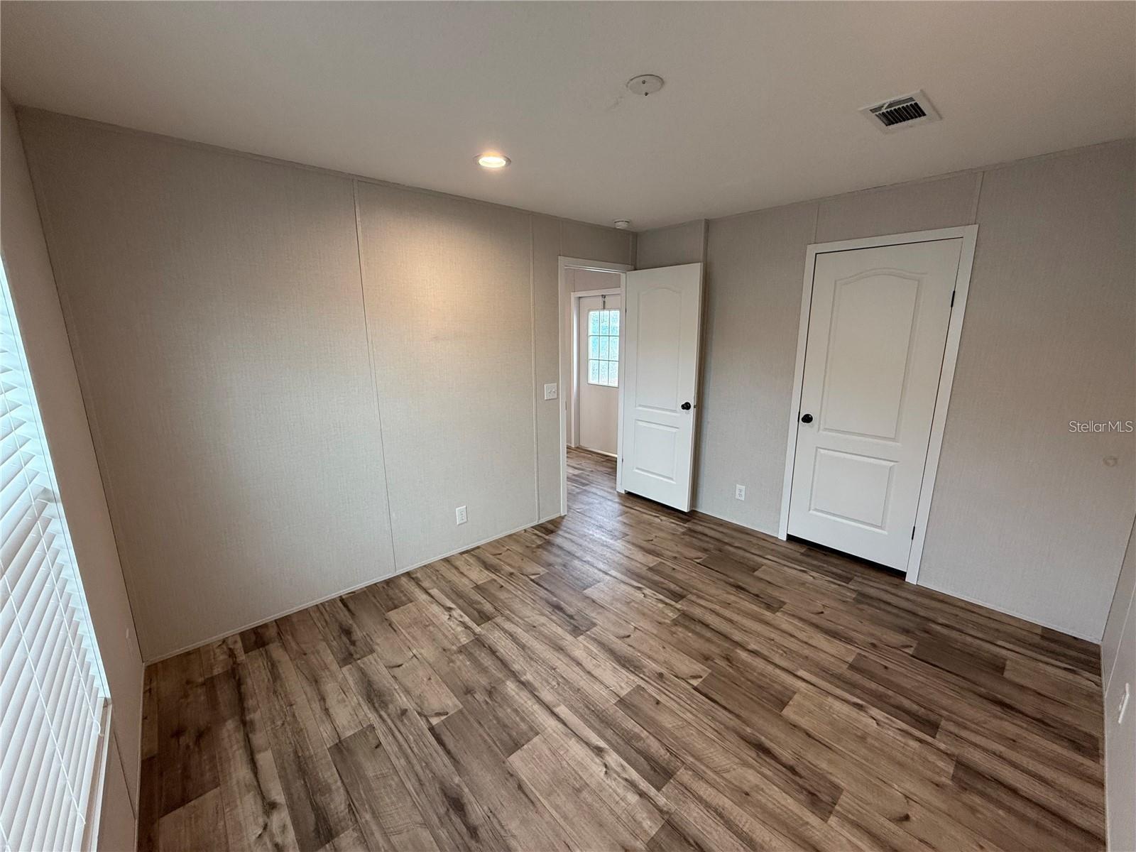 Listing photo id 5 for 7801 34th Avenue N 30