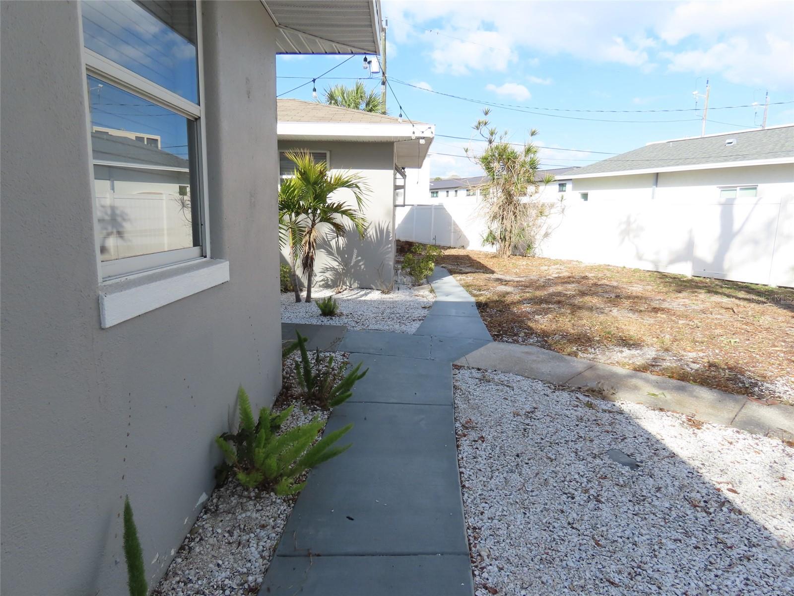 Image 3 of 99 For 125 Harbor Bluff Drive