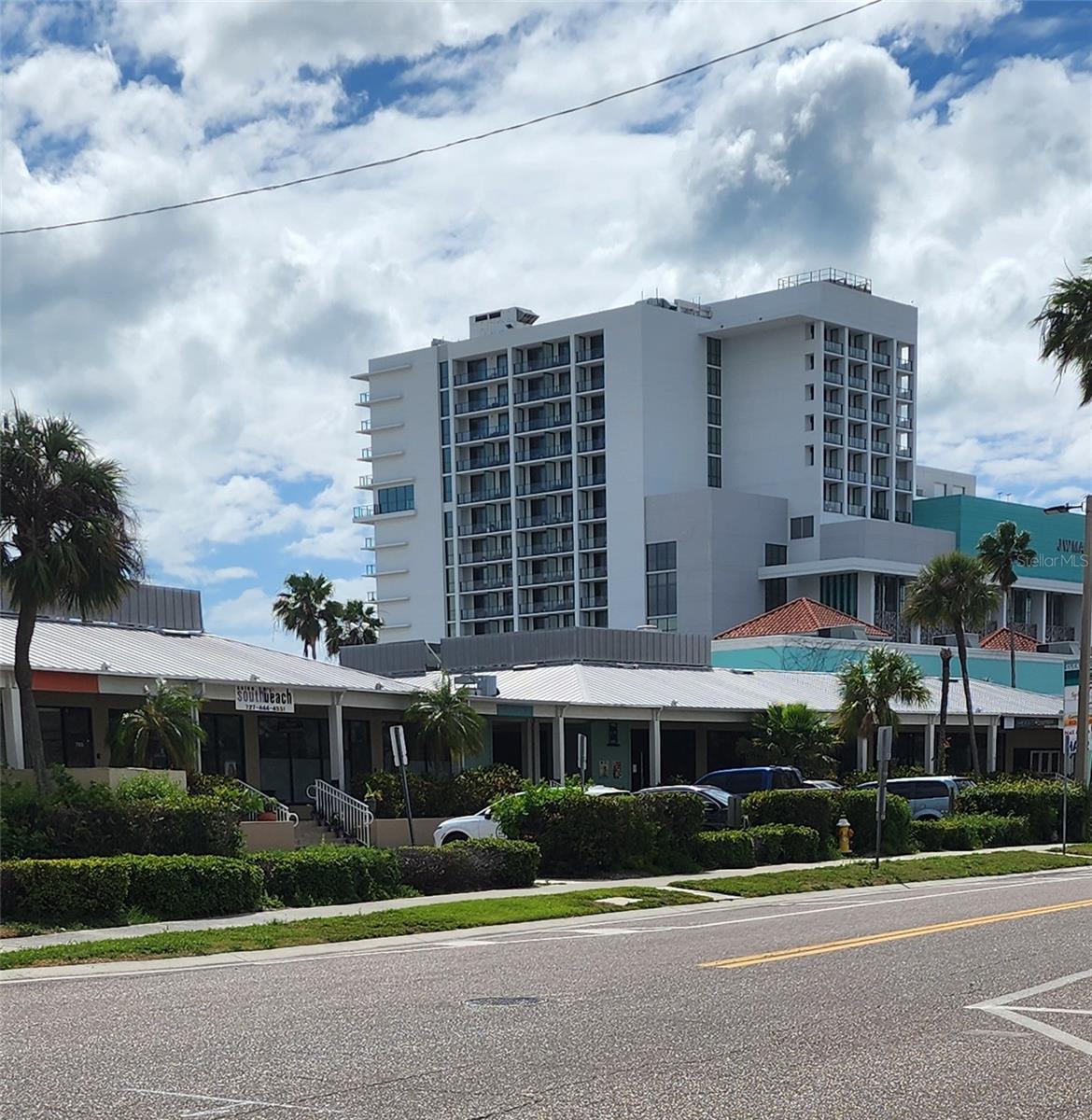 Image 11 of 47 For 800 Bayway Boulevard 28