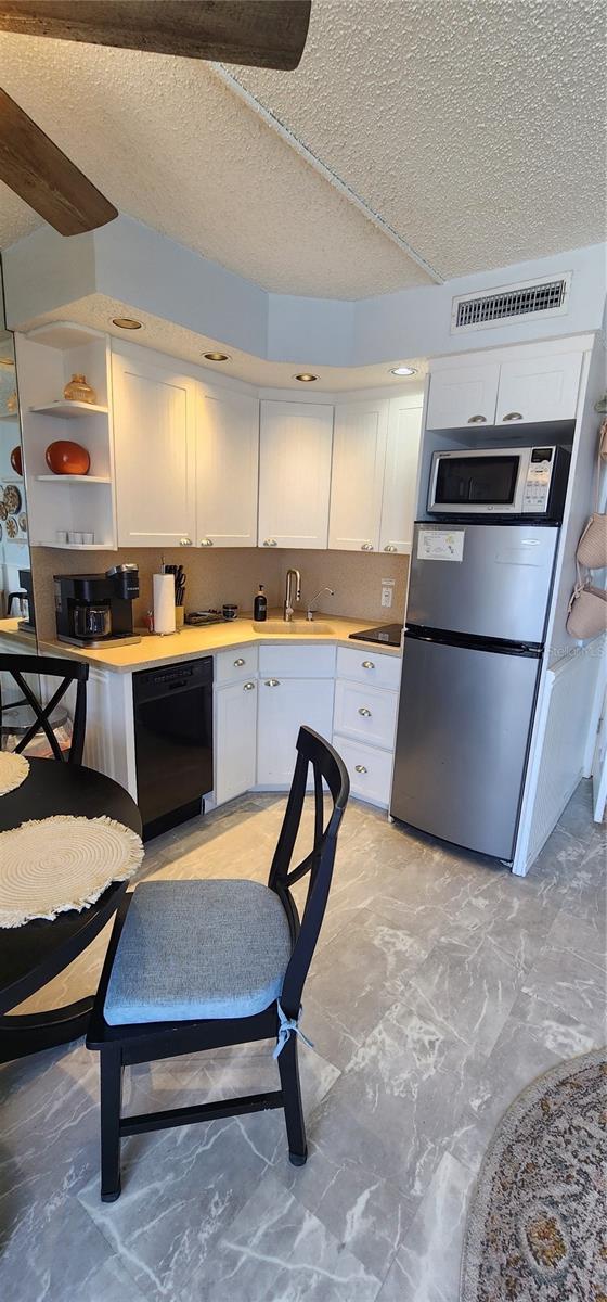 Image 18 of 47 For 800 Bayway Boulevard 28