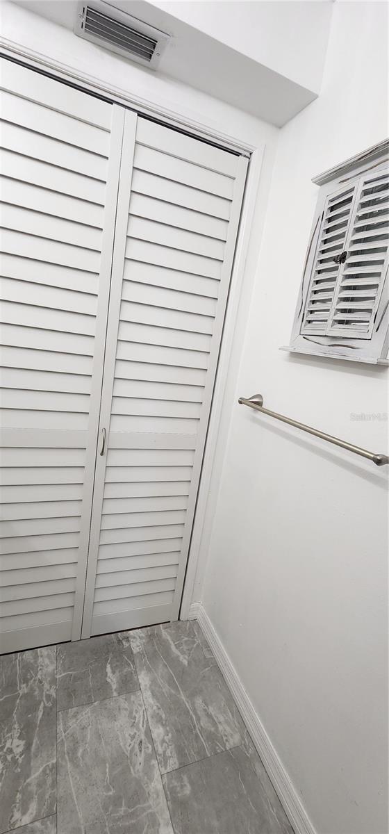 Image 30 of 47 For 800 Bayway Boulevard 28