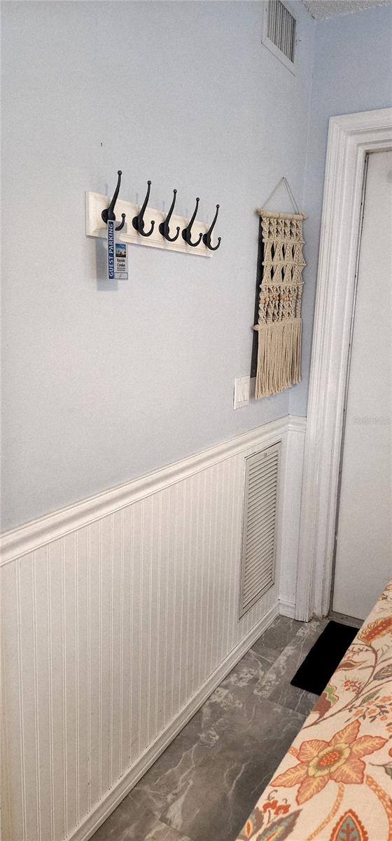 Image 33 of 47 For 800 Bayway Boulevard 28