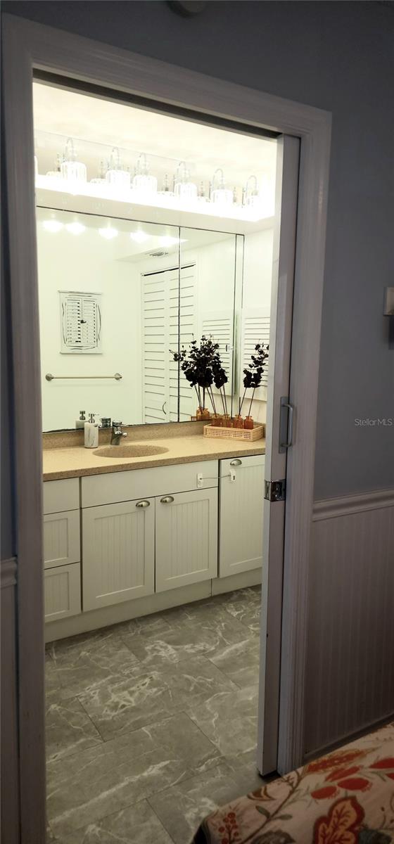 Image 35 of 47 For 800 Bayway Boulevard 28