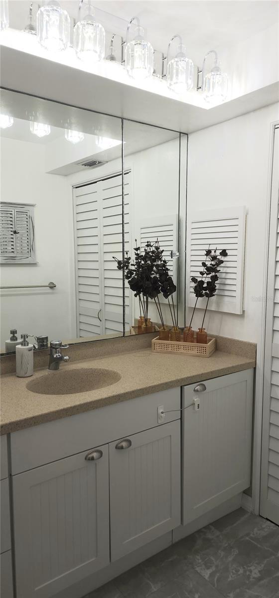 Image 37 of 47 For 800 Bayway Boulevard 28