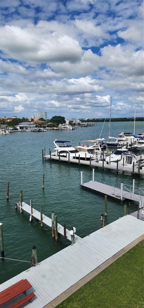 Image 6 of 47 For 800 Bayway Boulevard 28