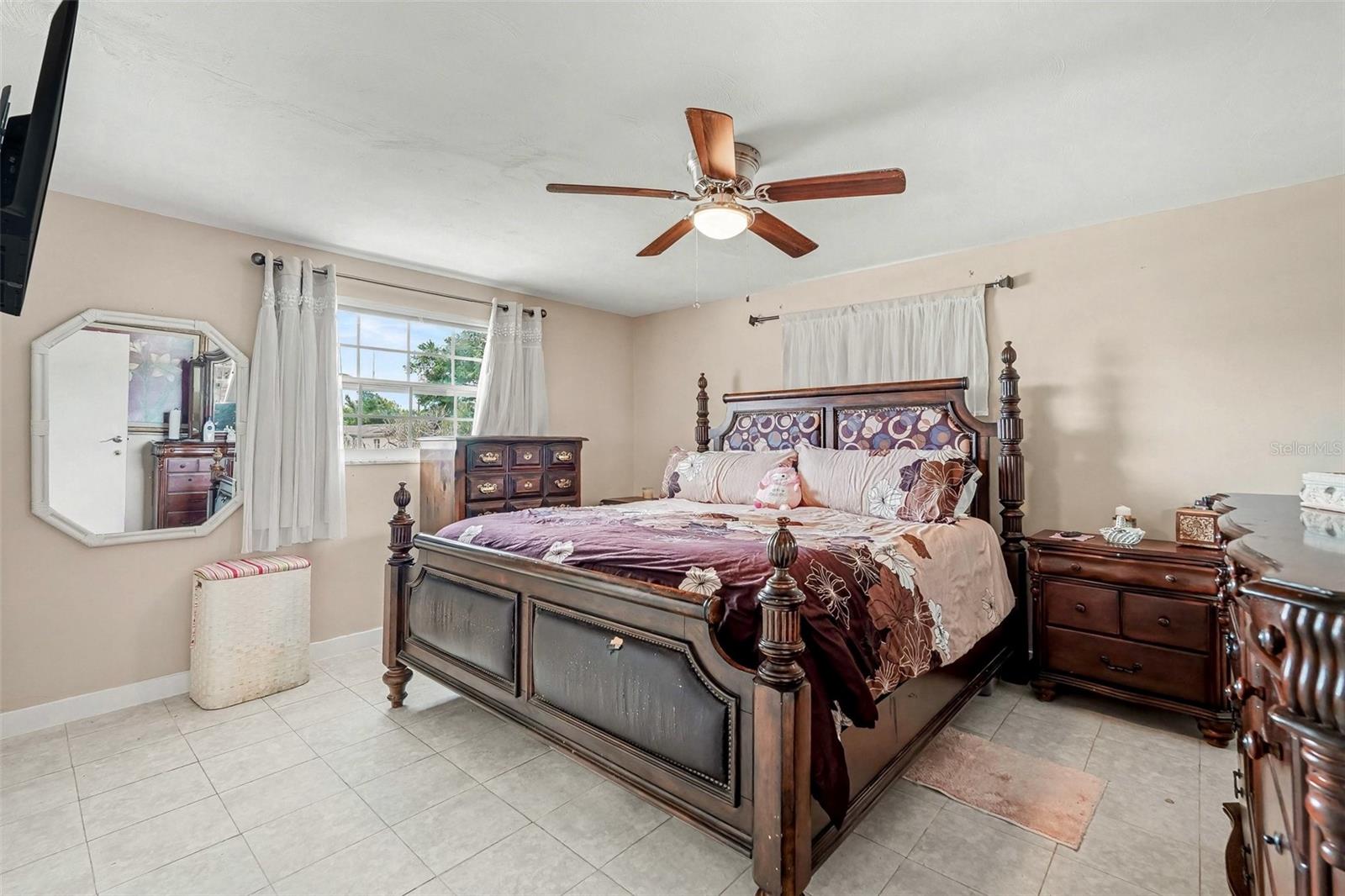 Image 14 of 28 For 1244 Classic Drive