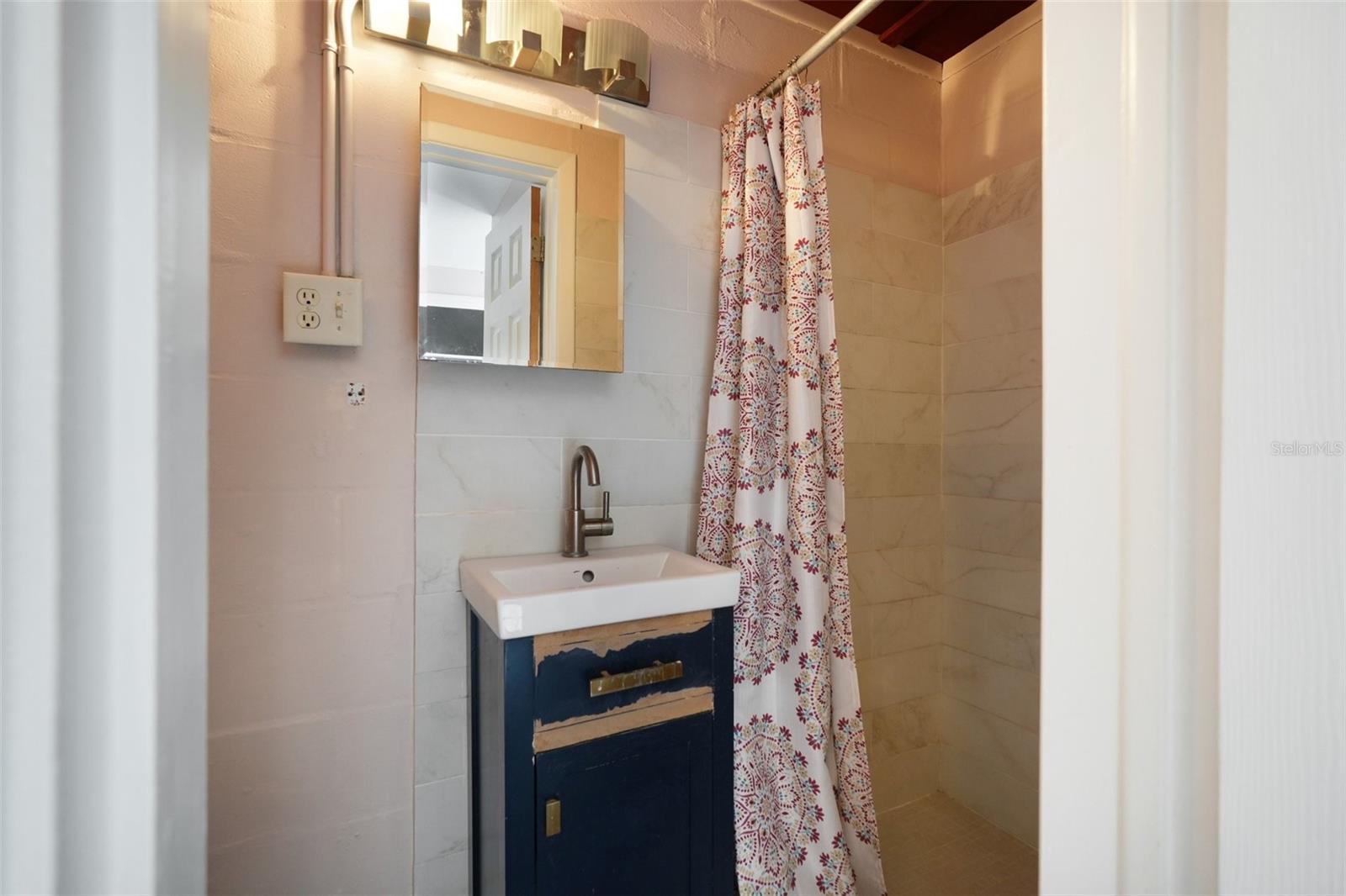 Image 23 of 28 For 1244 Classic Drive