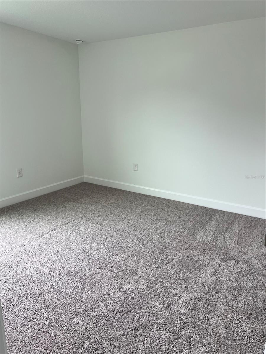 Listing photo id 8 for 10348 And 10350 Usher Street