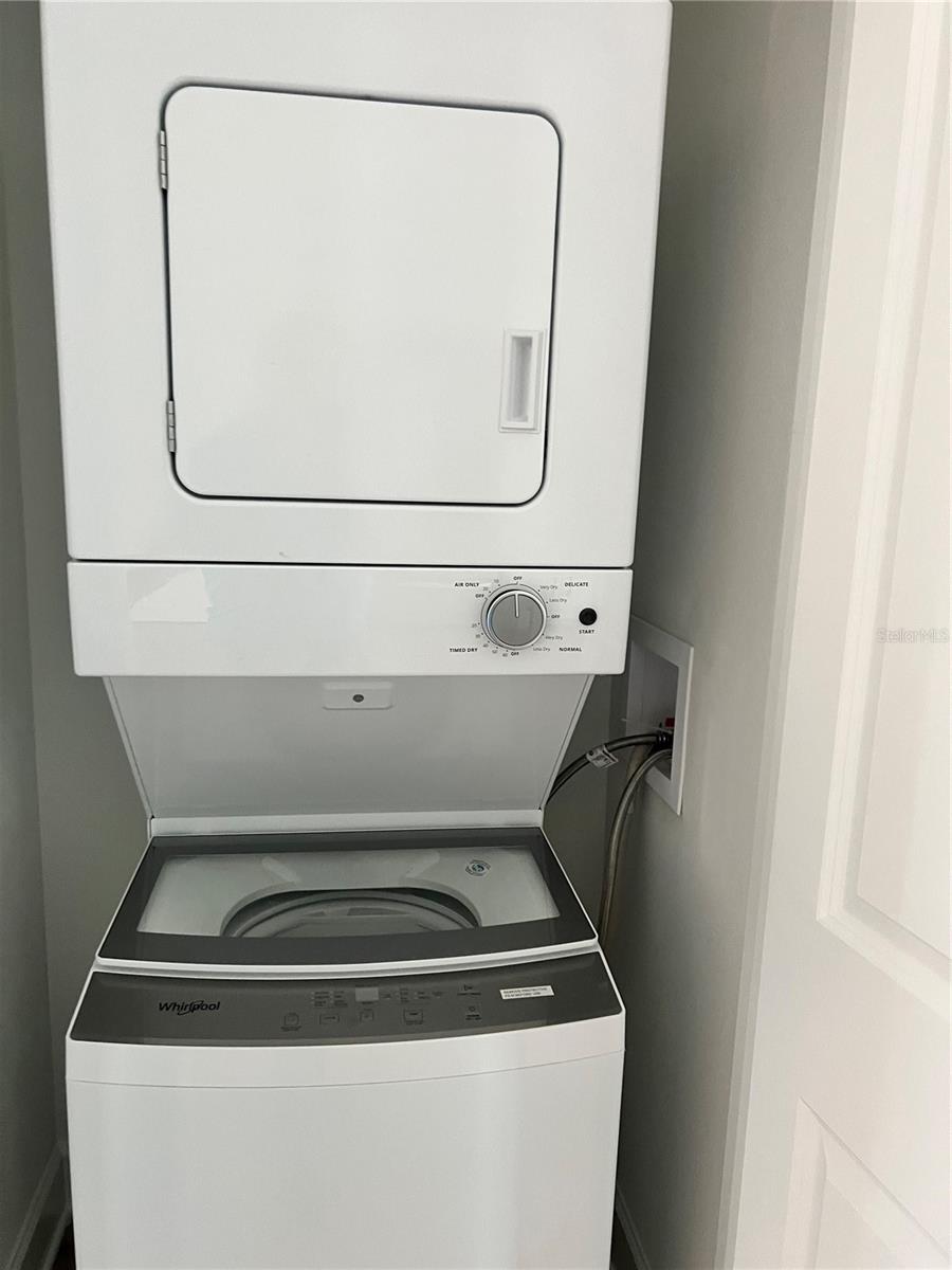 Listing photo id 9 for 10348 And 10350 Usher Street