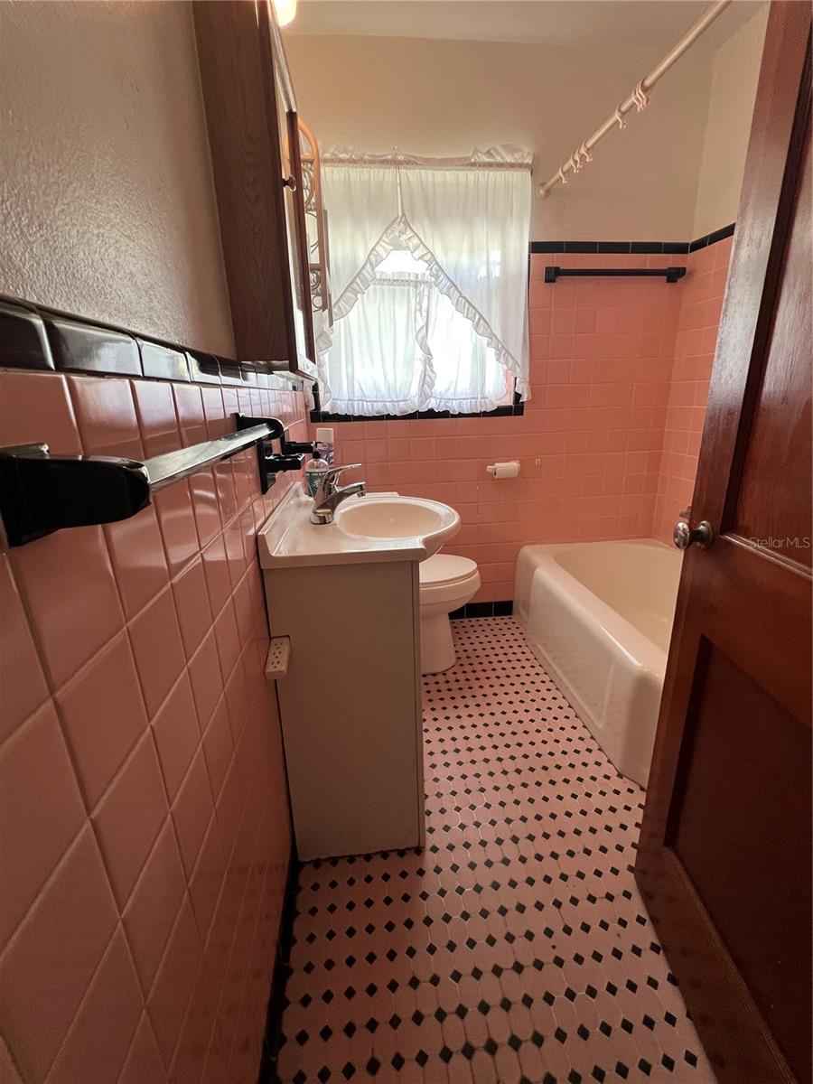 Image 6 of 22 For 1901 53rd Street S