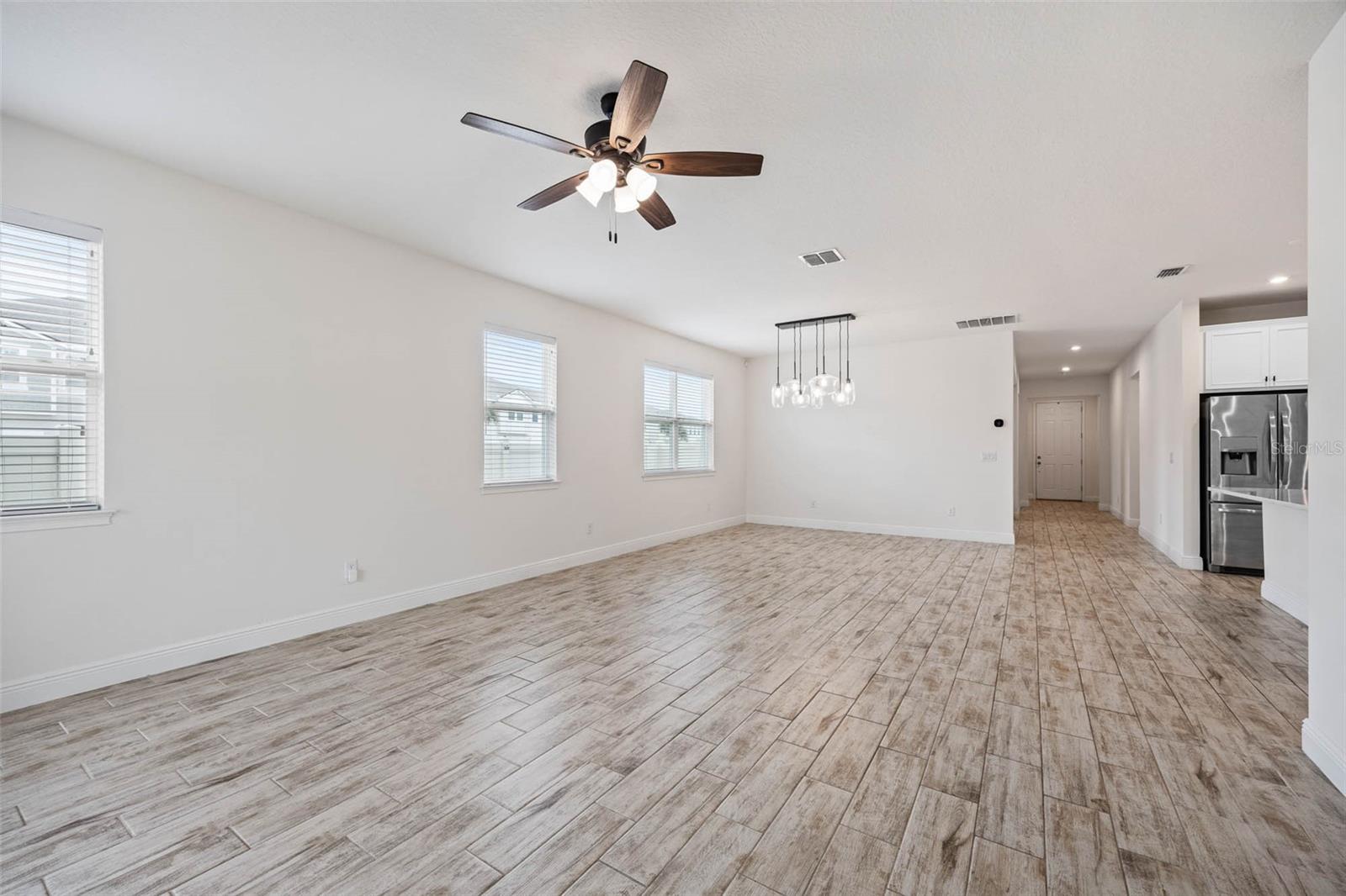 Listing photo id 10 for 2485 Morninglight Drive