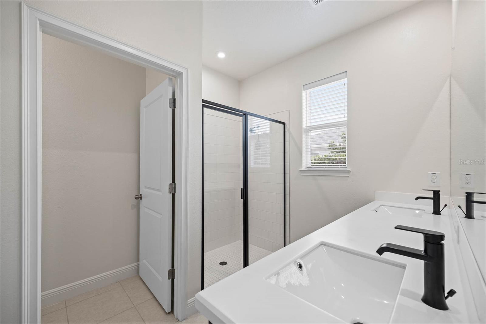 Listing photo id 15 for 2485 Morninglight Drive