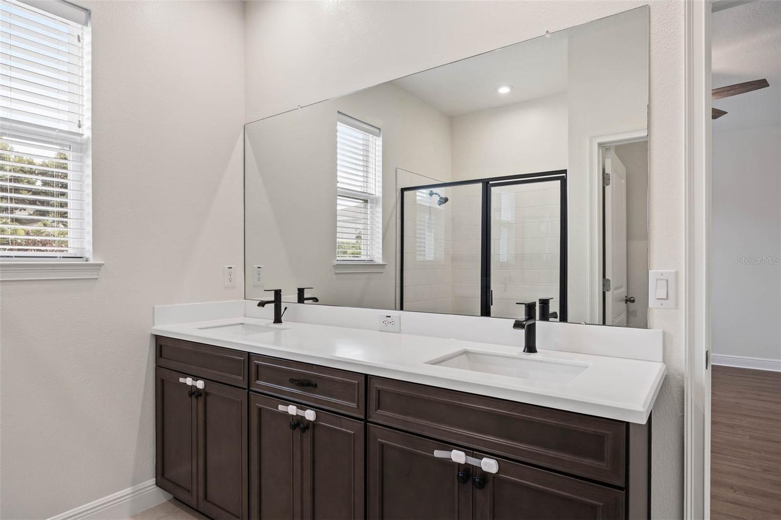 Listing photo id 16 for 2485 Morninglight Drive