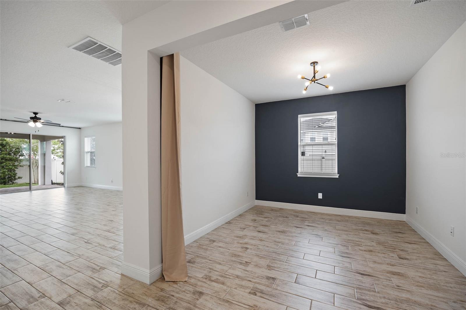 Listing photo id 19 for 2485 Morninglight Drive