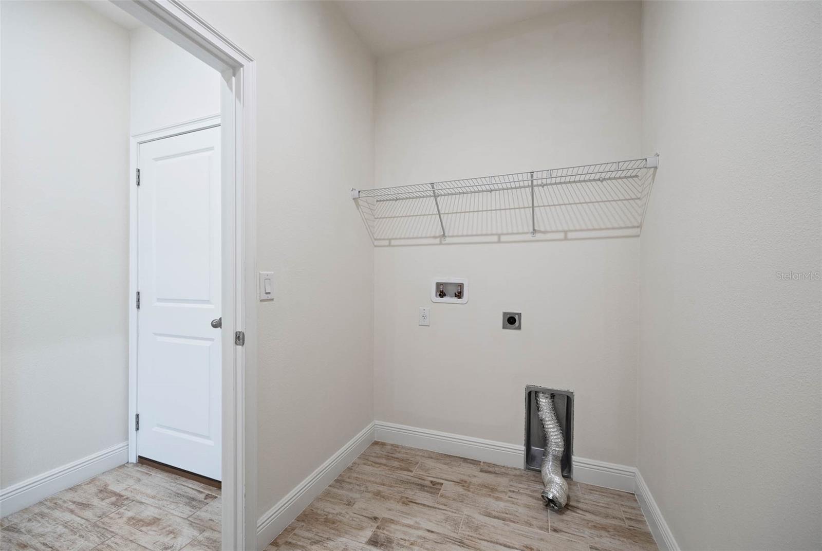 Listing photo id 29 for 2485 Morninglight Drive