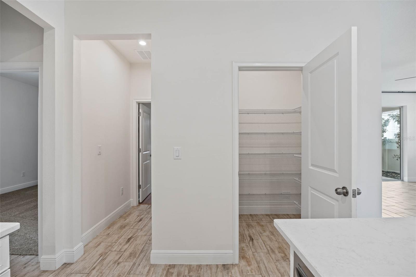 Listing photo id 3 for 2485 Morninglight Drive