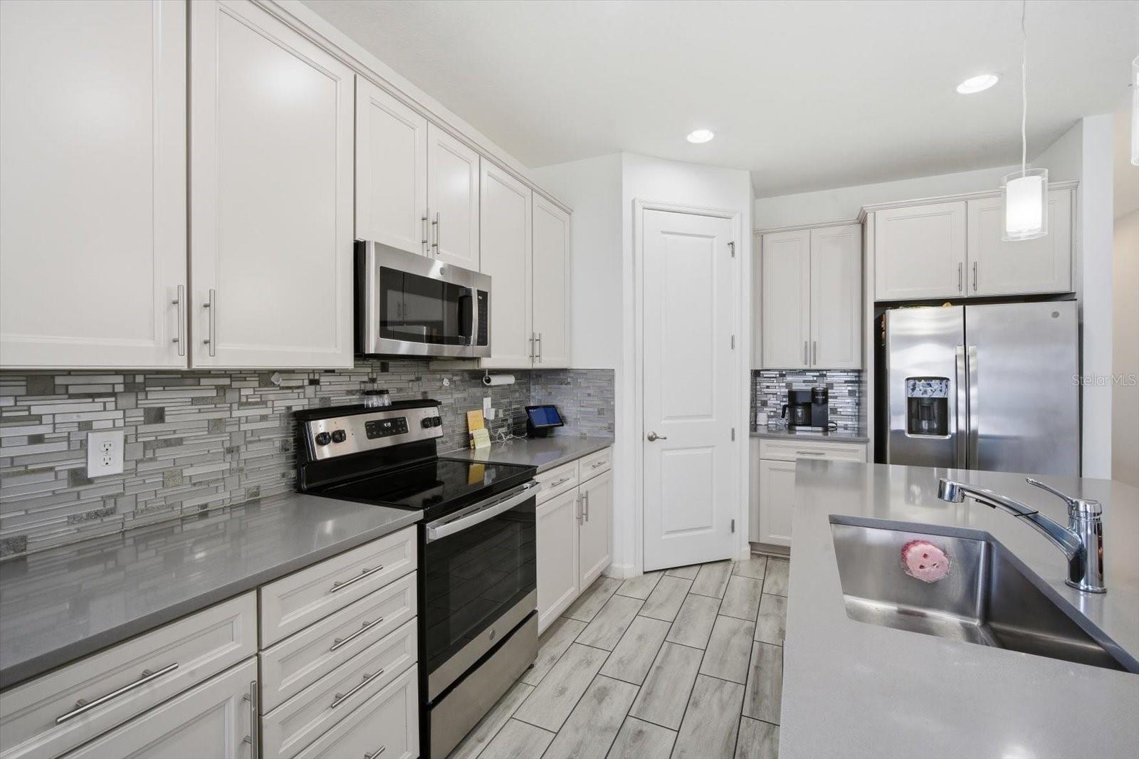 Image 14 of 29 For 120 Summershore Drive